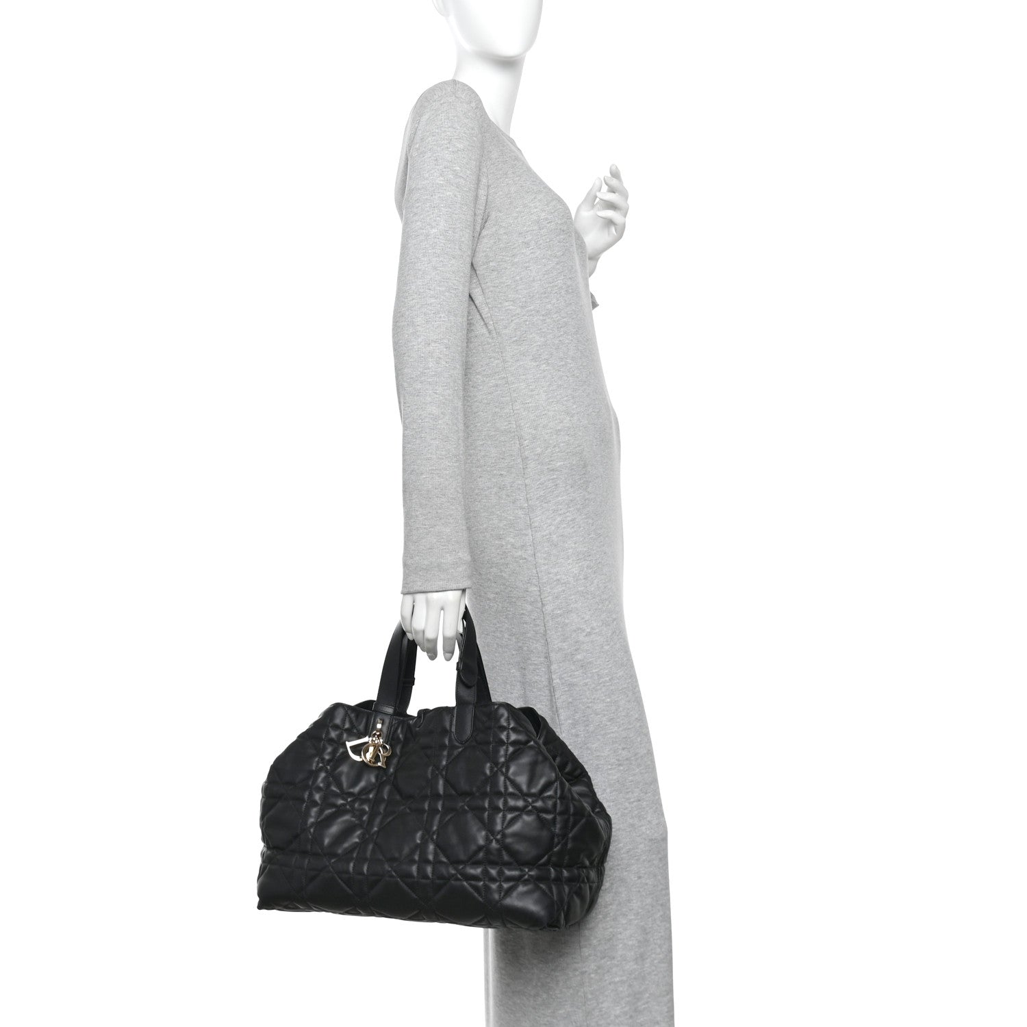 Calfskin Macrocannage Medium Toujours Black