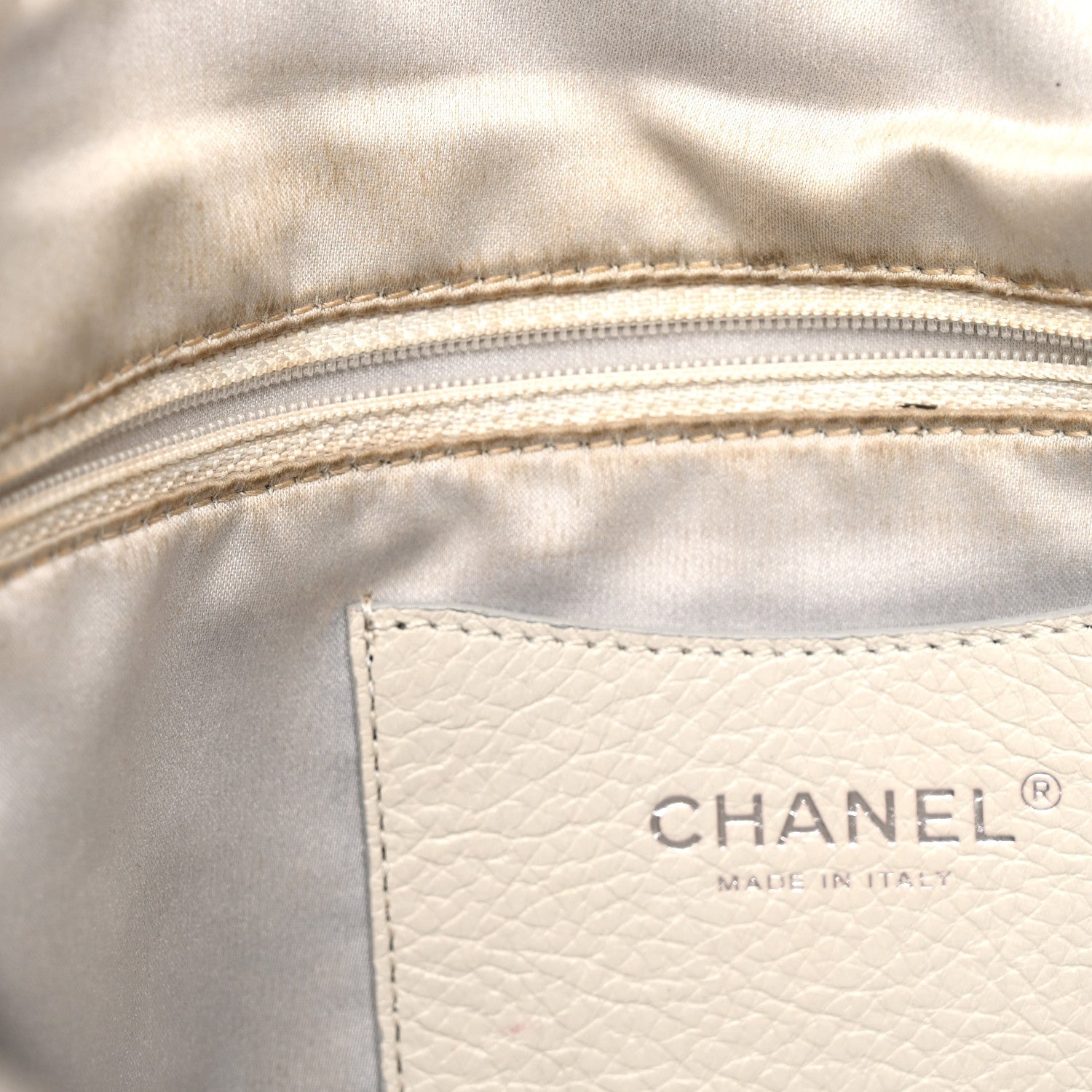 Glazed Calfskin XL On The Road Flap Light Grey