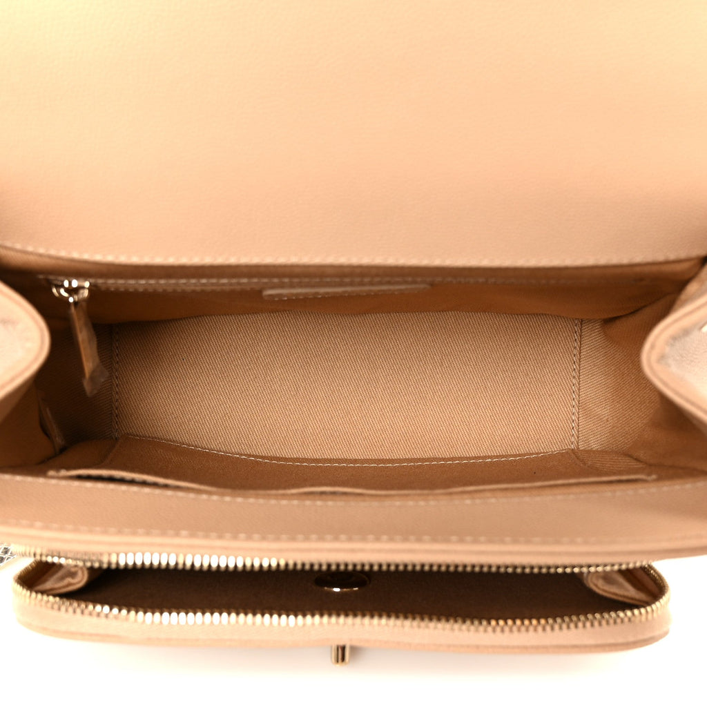 Caviar Quilted Medium Business Affinity Flap Beige