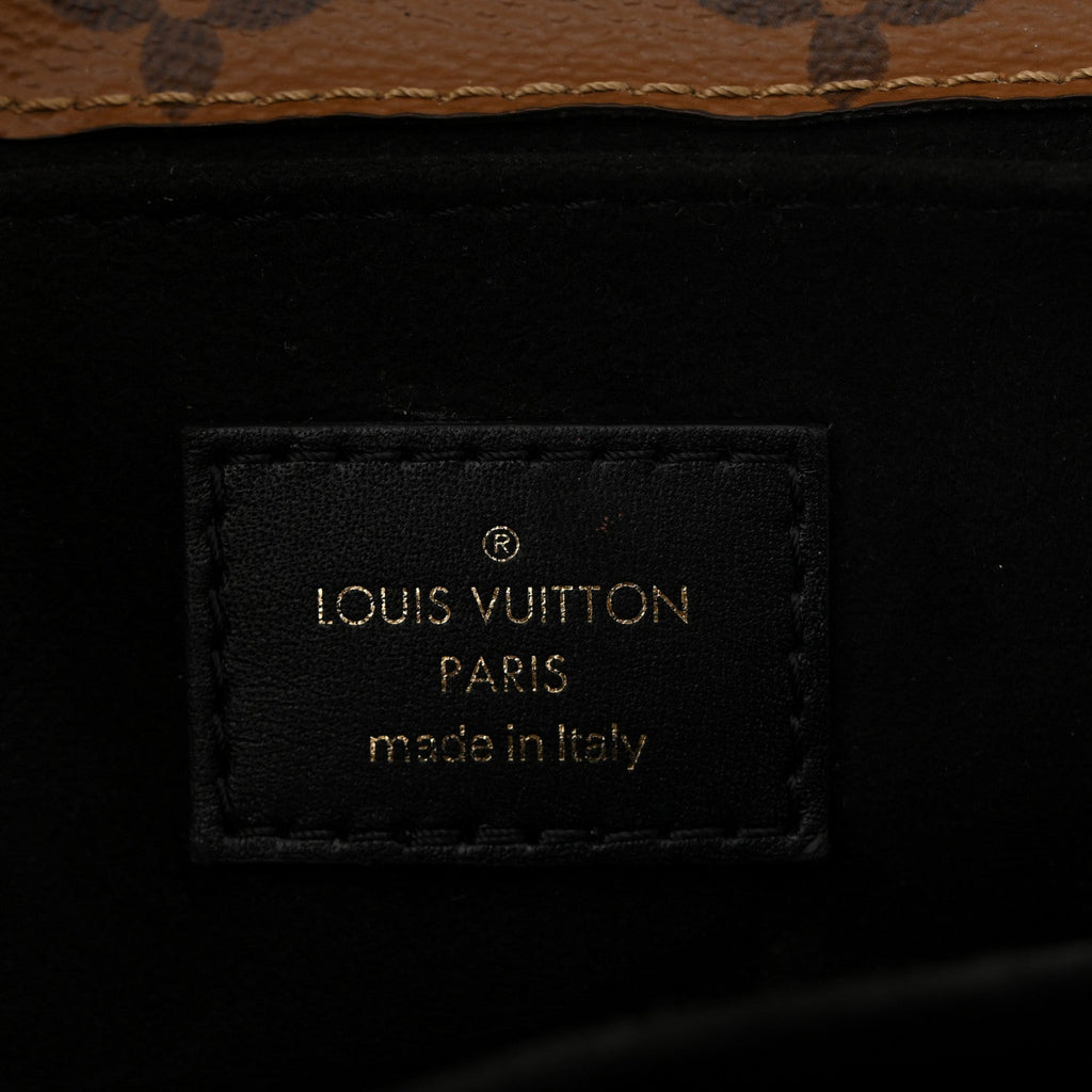 Shiny Epi Monogram Pochette Metis Mini Marine
