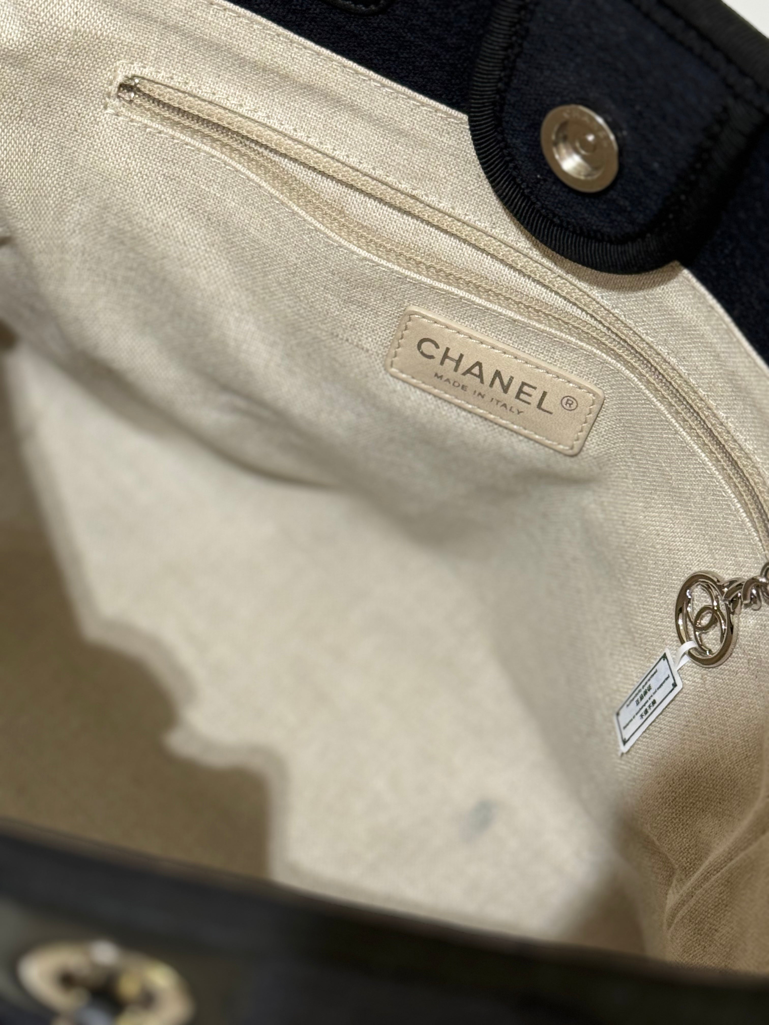 CHANEL BEACH TOTE BAG WITH CHIP BLACK