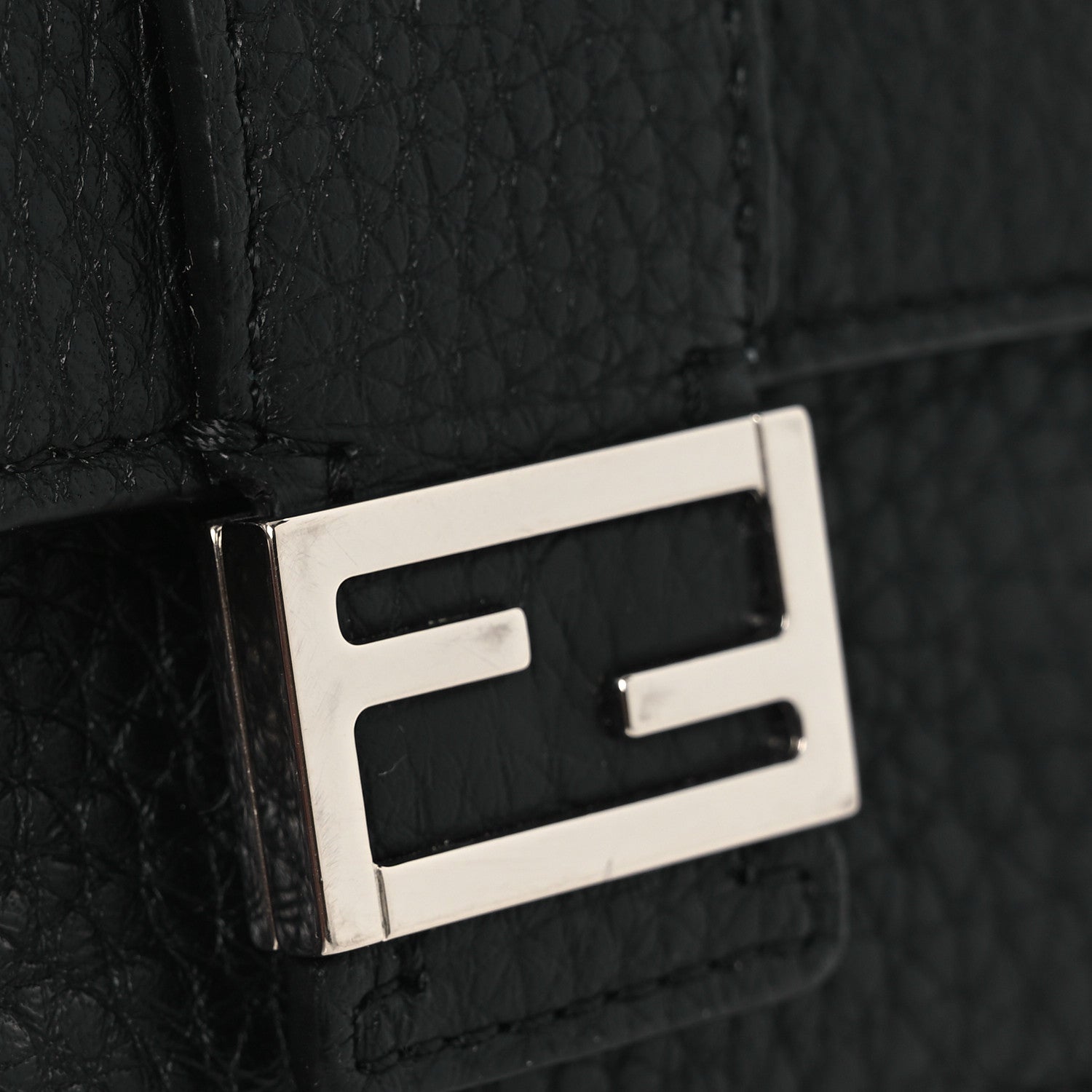 Cuoio Romano Micro Flat Baguette Black