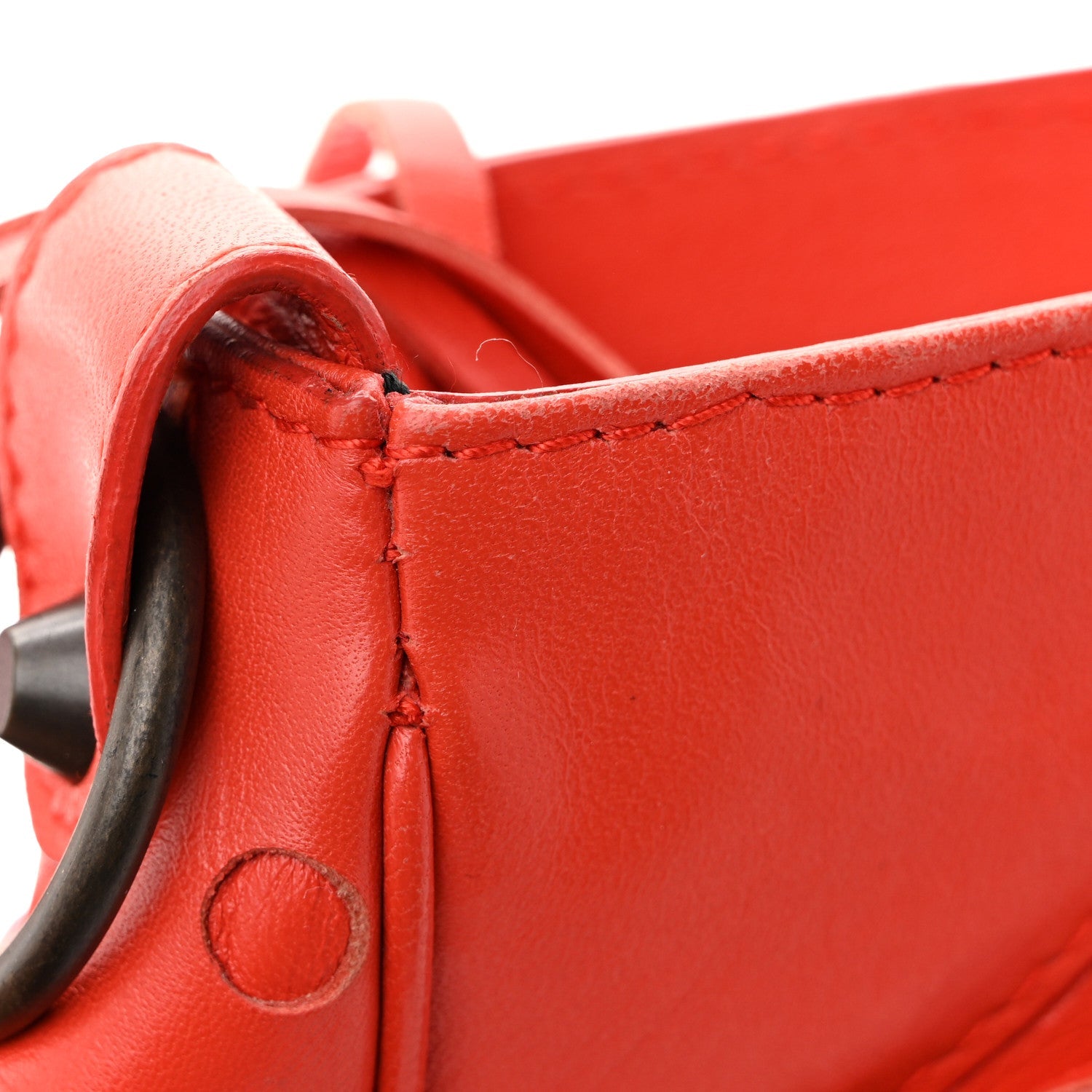 Agneau Perforated Classic Hardware Velo Rouge Grenade