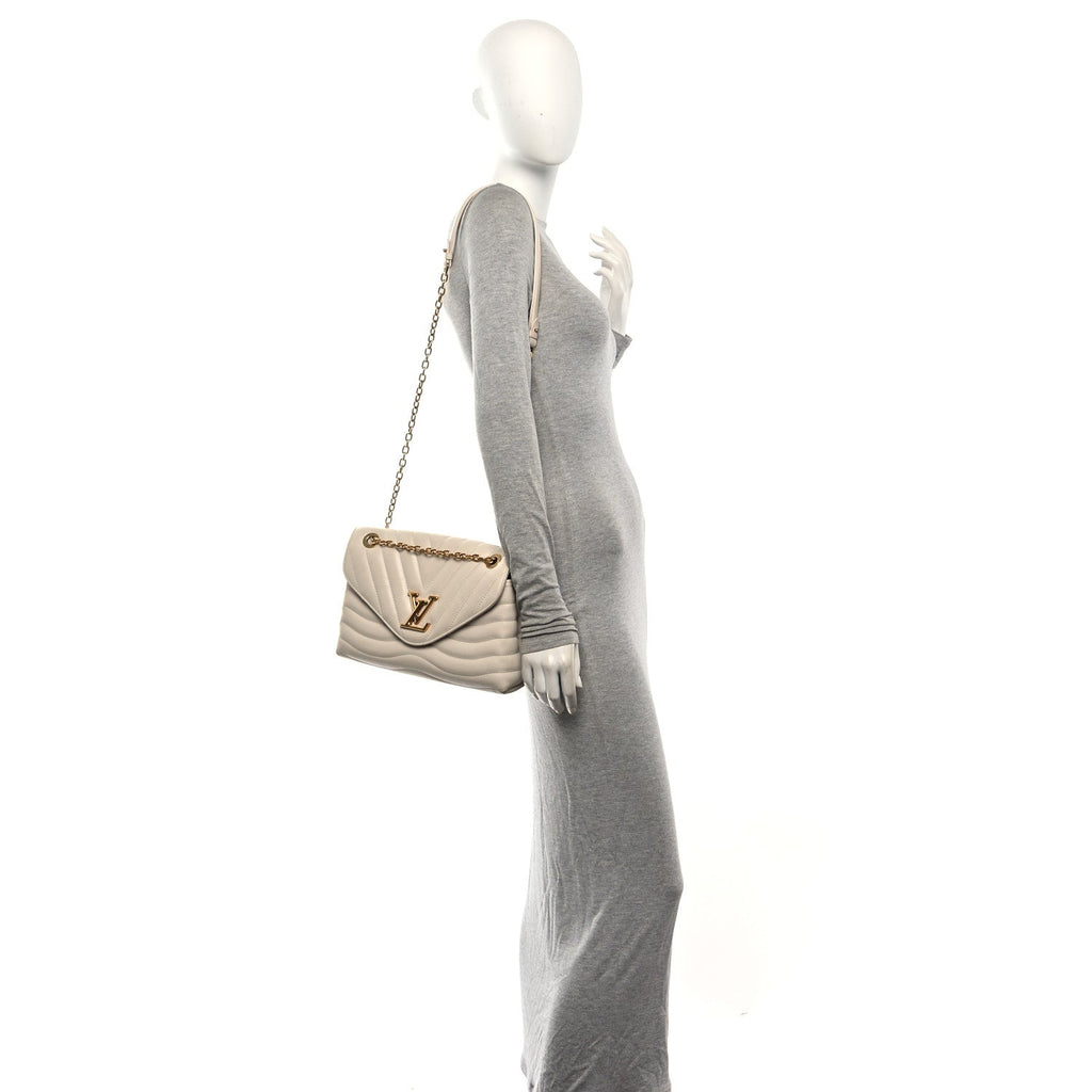 Calfskin New Wave Chain Bag MM NM Ivory