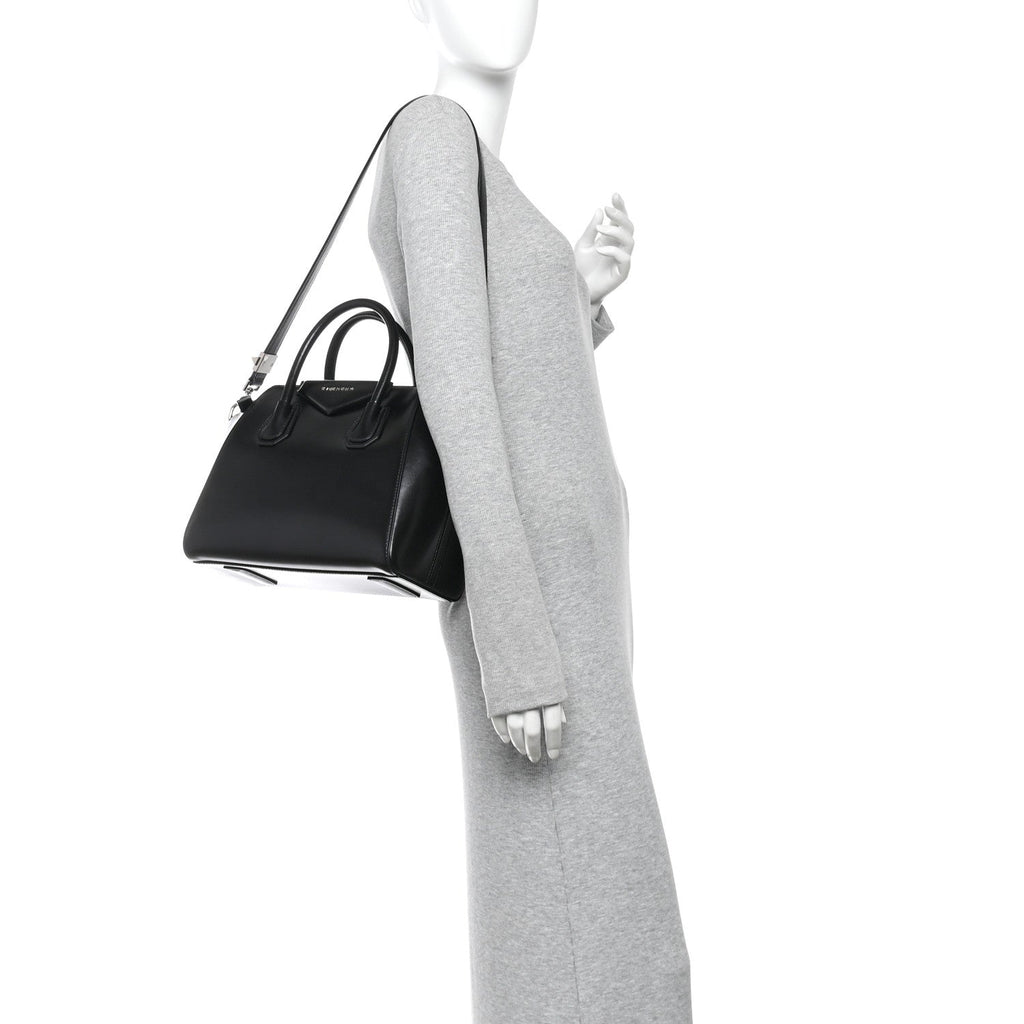 Shiny Lord Calfskin Small Antigona Black