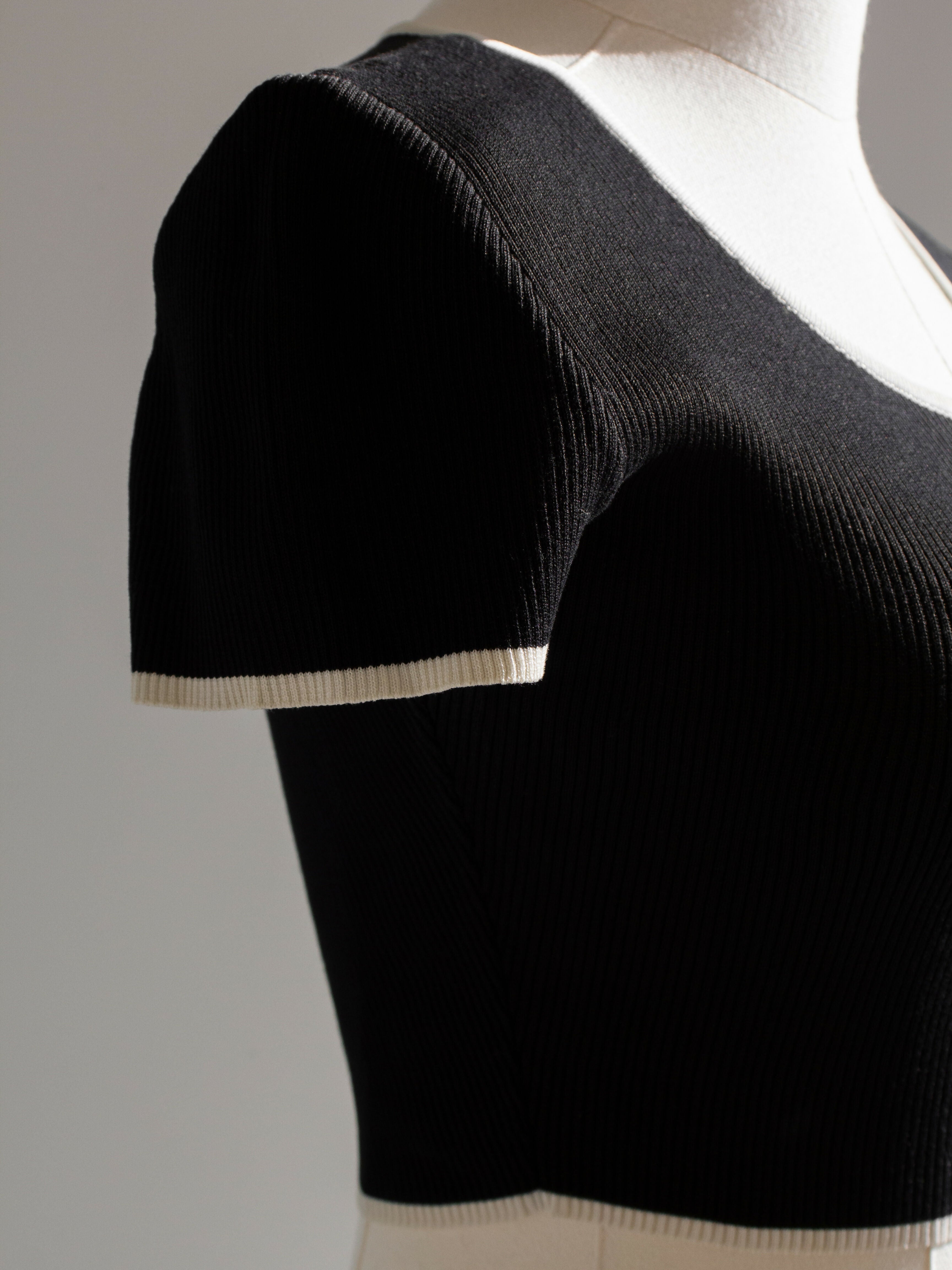 Iconic Chanel Vintage Spring 1995 Black White Ribbed CC 95P Cropped Cardigan