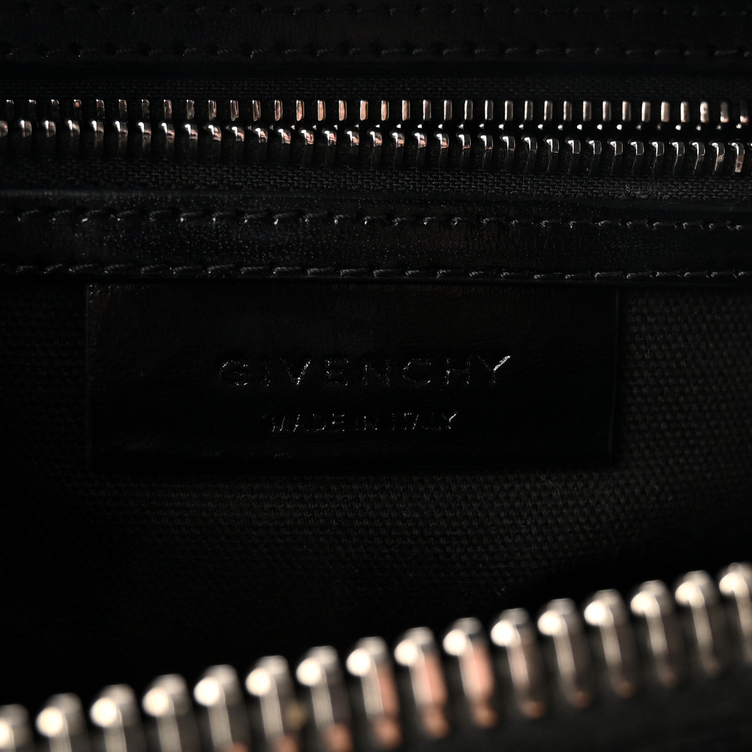 Shiny Lord Calfskin Medium Antigona Black