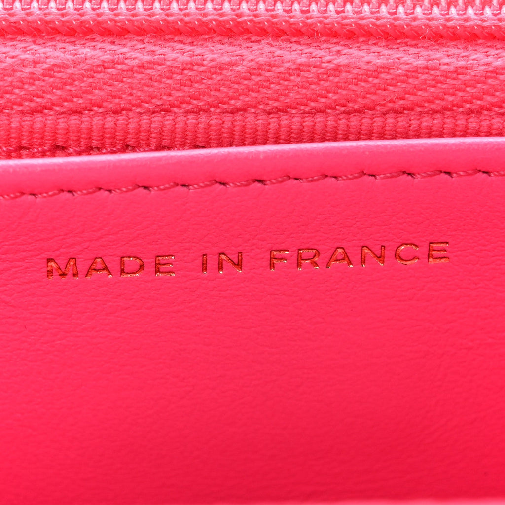Caviar Quilted Wallet on Chain WOC Fuchsia