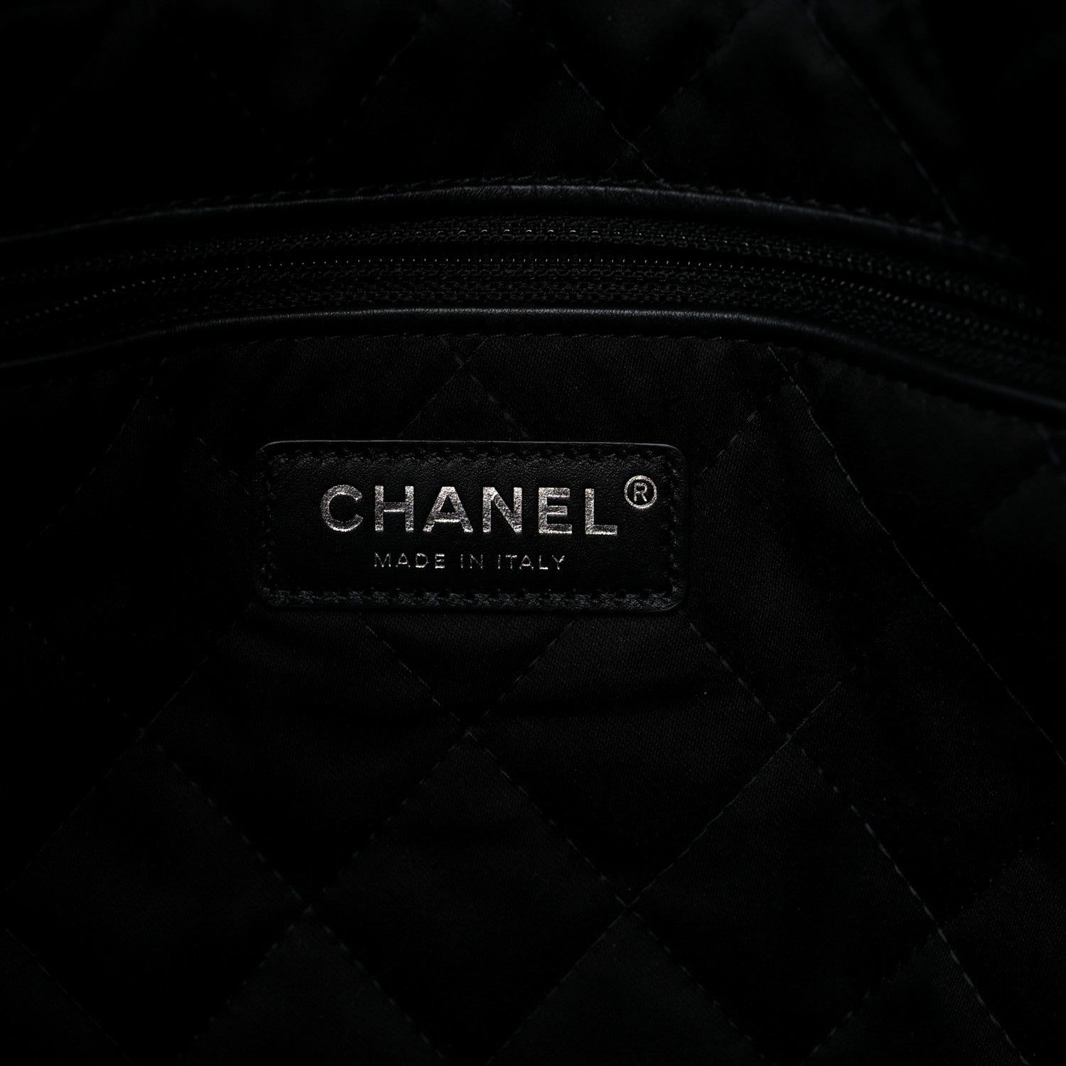 Shiny Calfskin Quilted Chanel 22 Black
