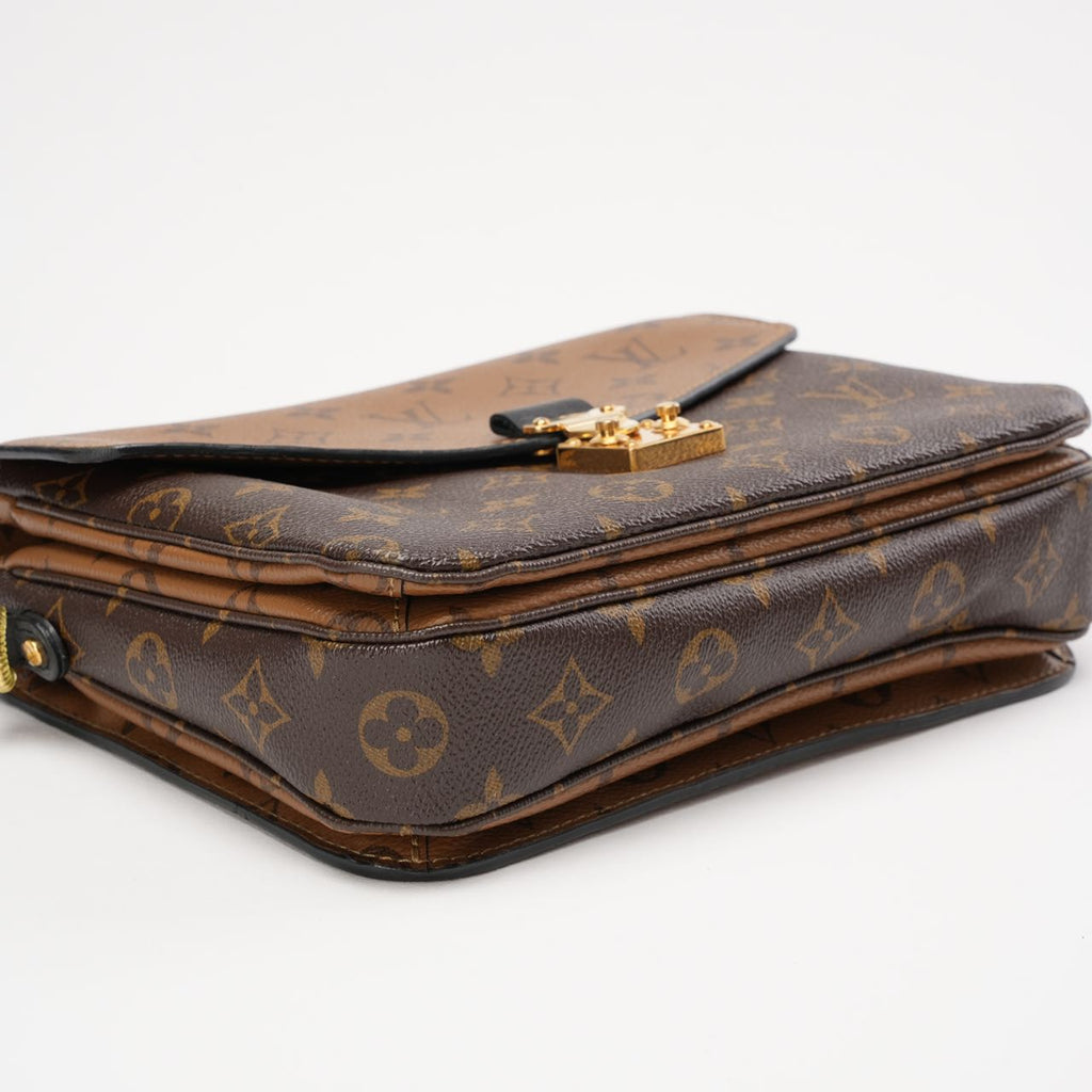 Louis Vuitton Monogram Pochette Metis MM Hand Bag 2017