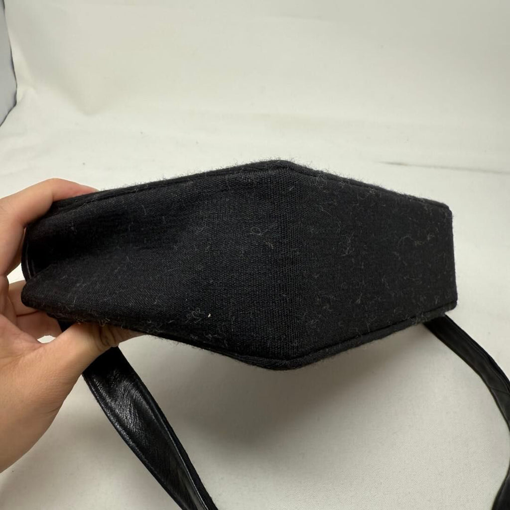 Chanel Vintage Handbag B21-75