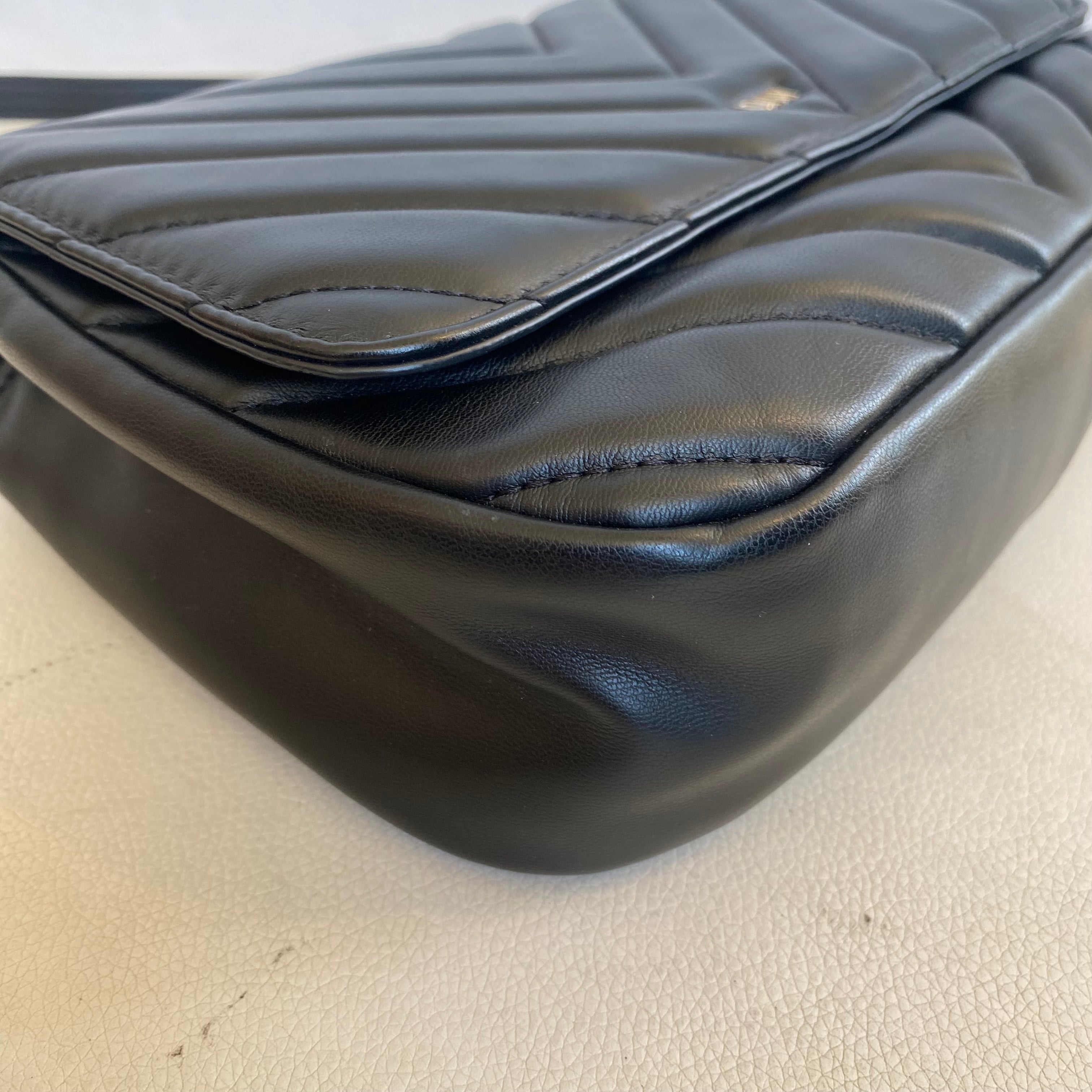 DKNY Veronica Large Chevron Quilted  Flap Chain Shoulder Bag/Crossbody in Black