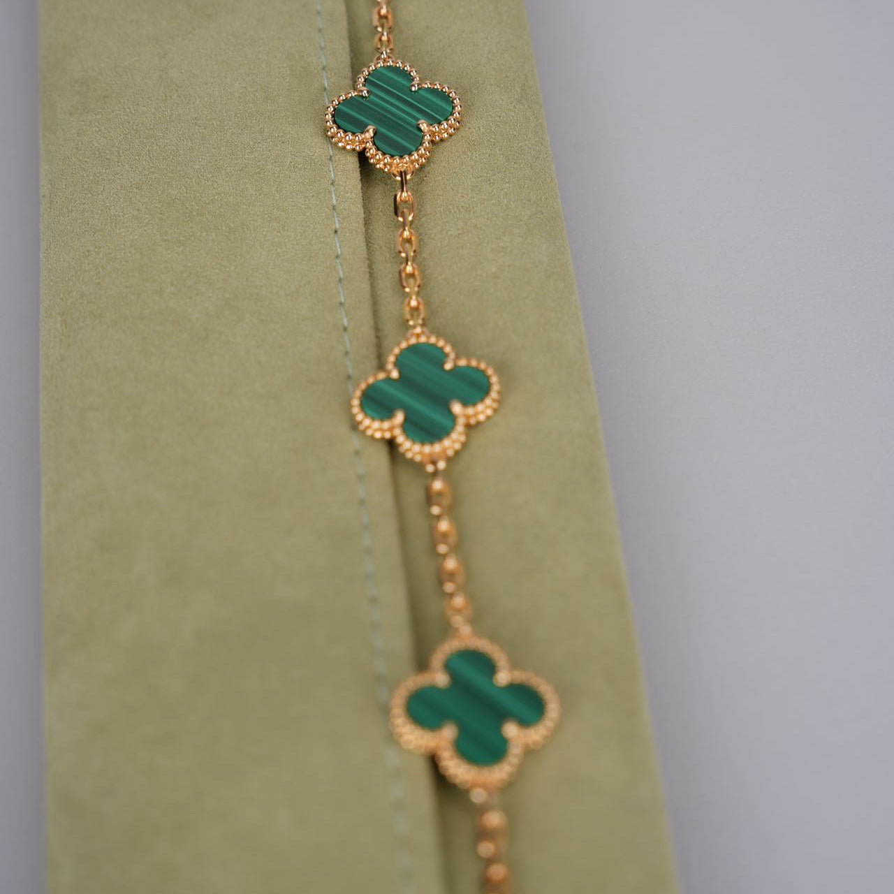 Van Cleef & Arpels Vintage Alhambra 5 Motif Bracelet Yellow Gold Malachite 2019