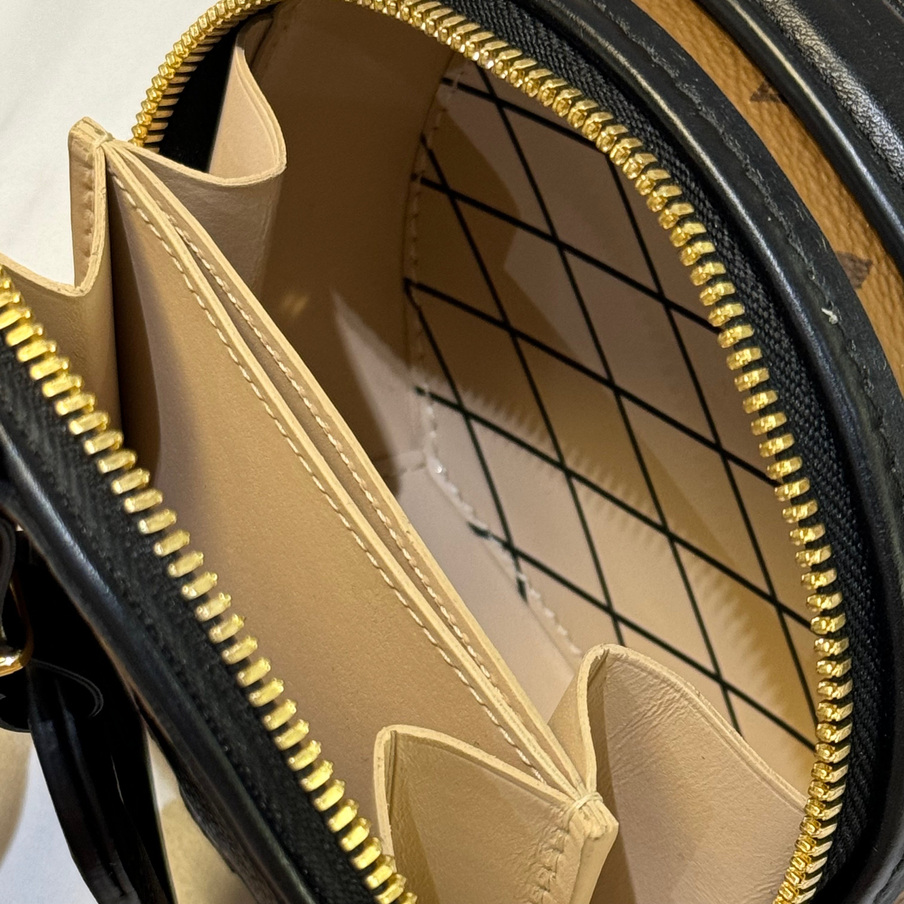 LOUIS VUITTON BOITE CHAPEAU MINI
