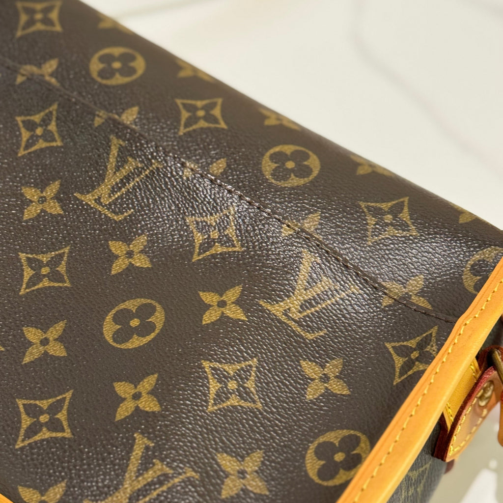 LOUIS VUITTON VINTAGE BAGUETTE BAG