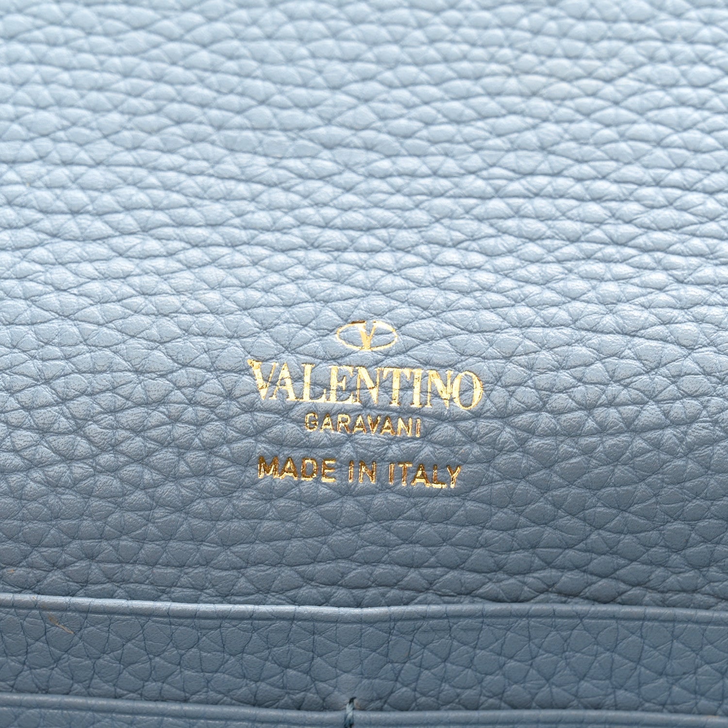 Pebbled Calfskin Rockstud Flip Lock Wallet On Chain Niagara