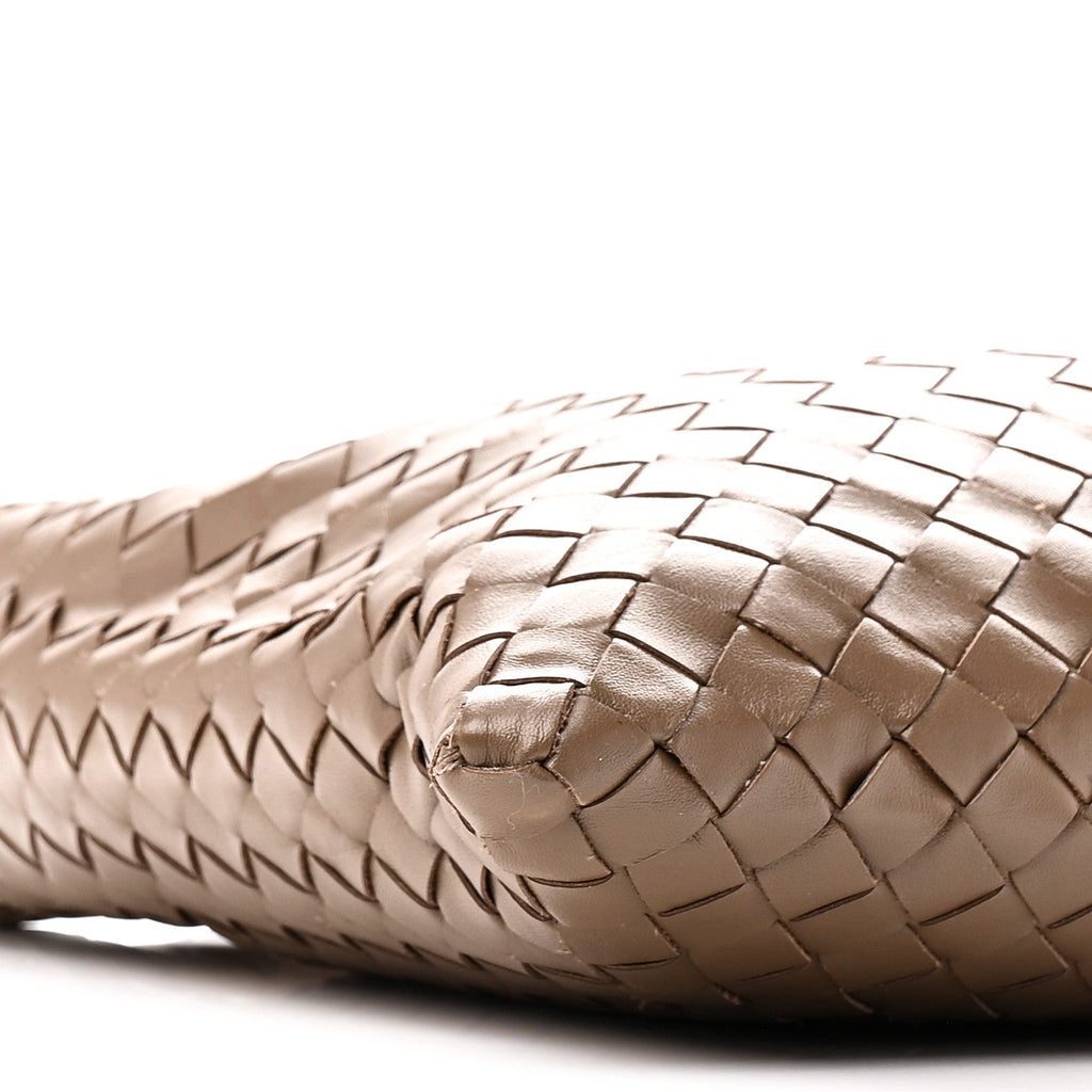 Calfskin Intrecciato Small Hop Pinecone