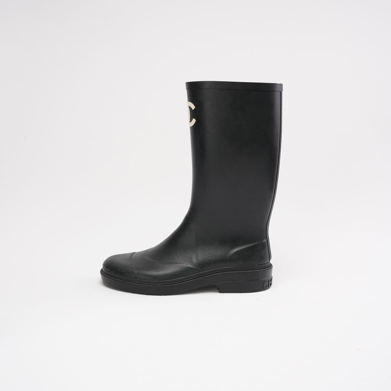 Chanel Classic Rain Boots in Black / White With CC Logo 39