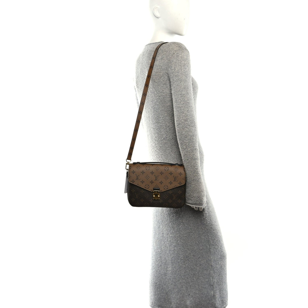 Reverse Monogram Pochette Metis