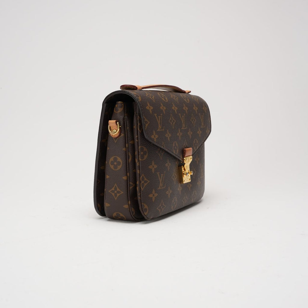 Louis Vuitton Pochette Métis Monogram Canvas 2022