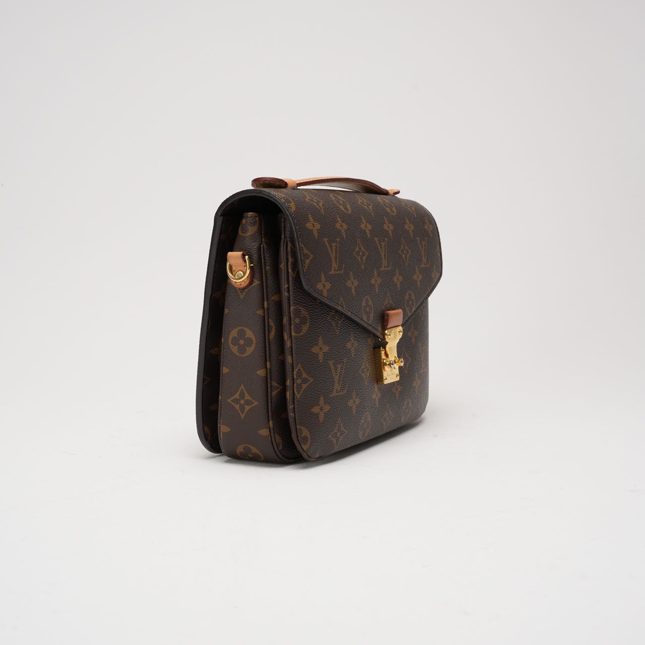 Louis Vuitton Pochette Métis Monogram Canvas 2022