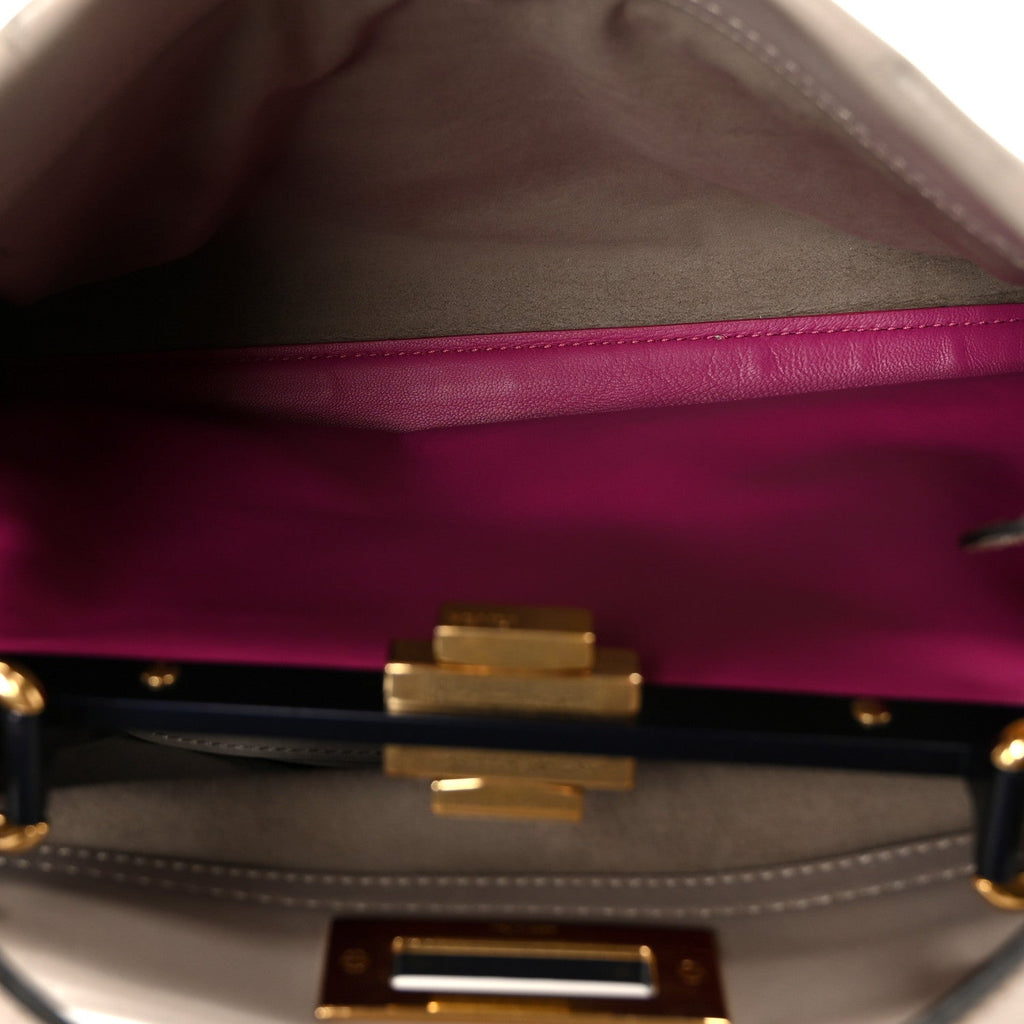 Vitello Seta Shiny Nappa Medium Peekaboo Iconic Satchel Grigio Polvere Magenta