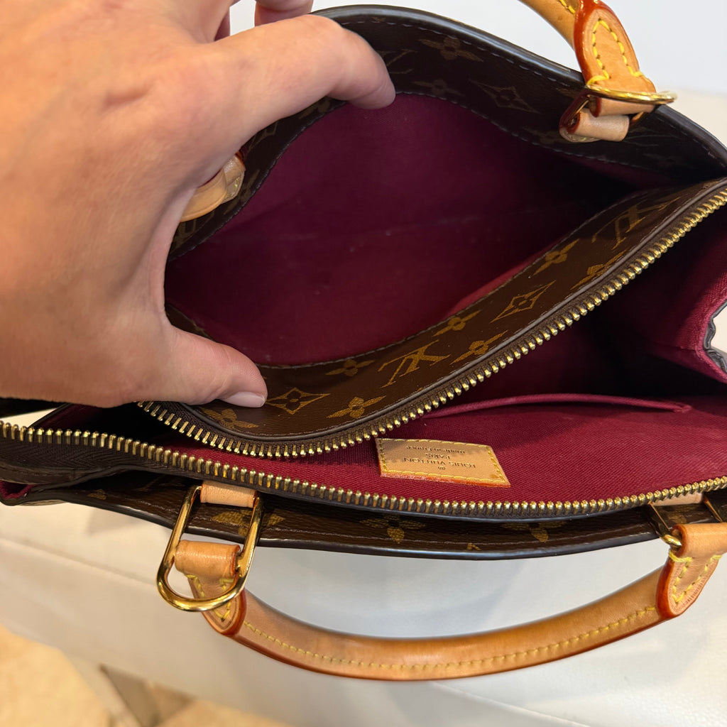 LOUIS VUITTON Petit Palais in Monogram Handbag Shoulder bag