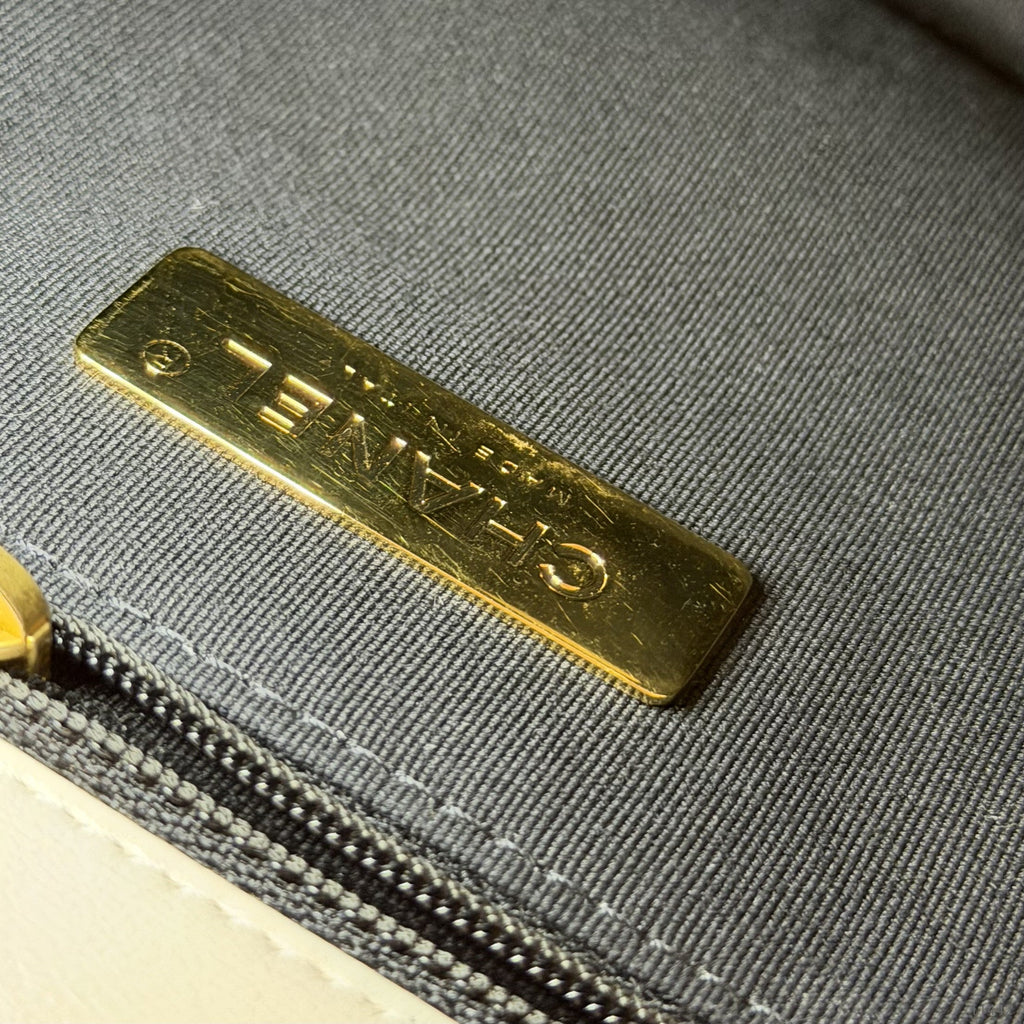 Chanel 19 Bag Small White Lambskin with Two-Tone Chain (Chip Model)