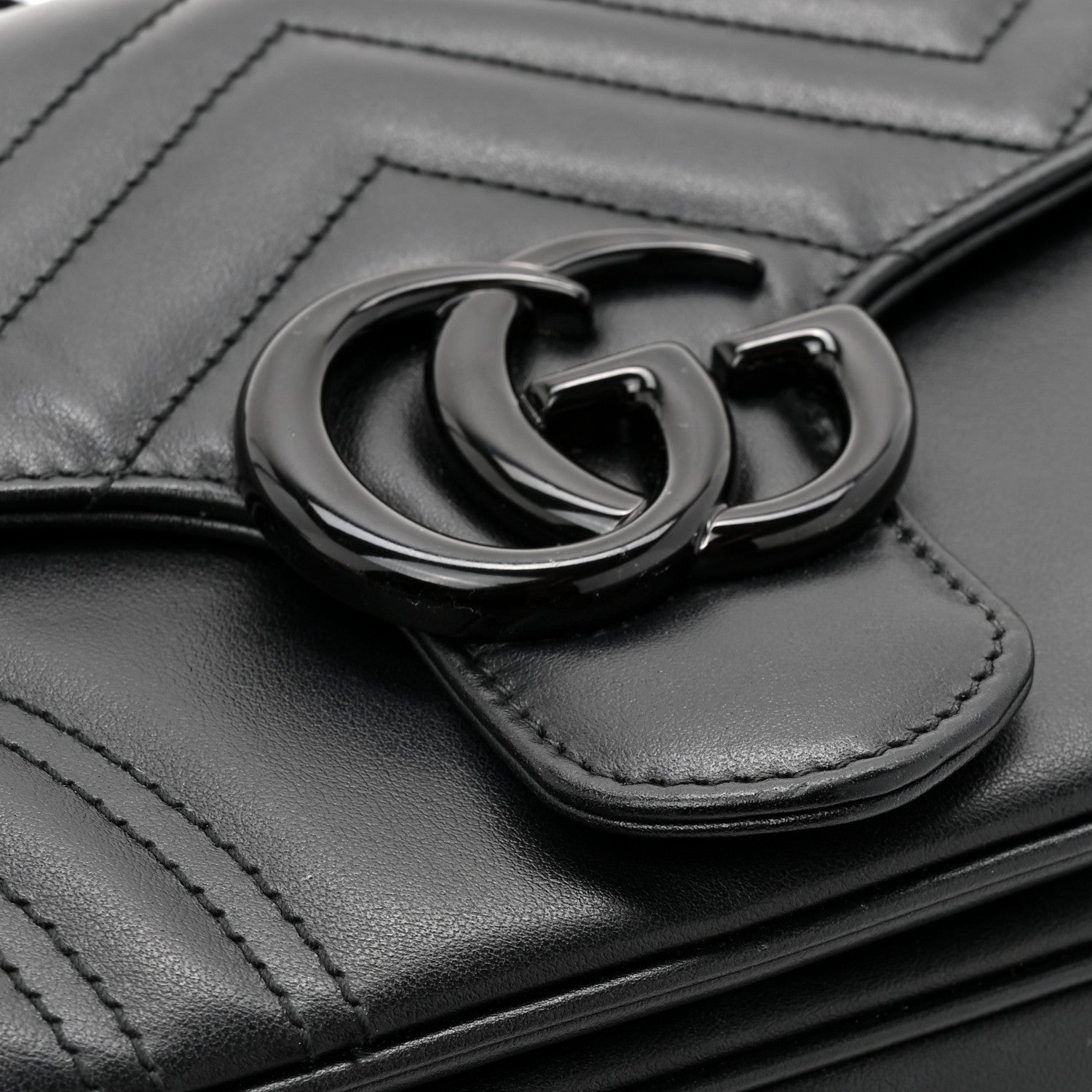 Calfskin Matelasse Monochrome GG Marmont Crossbody Shoulder Bag Black