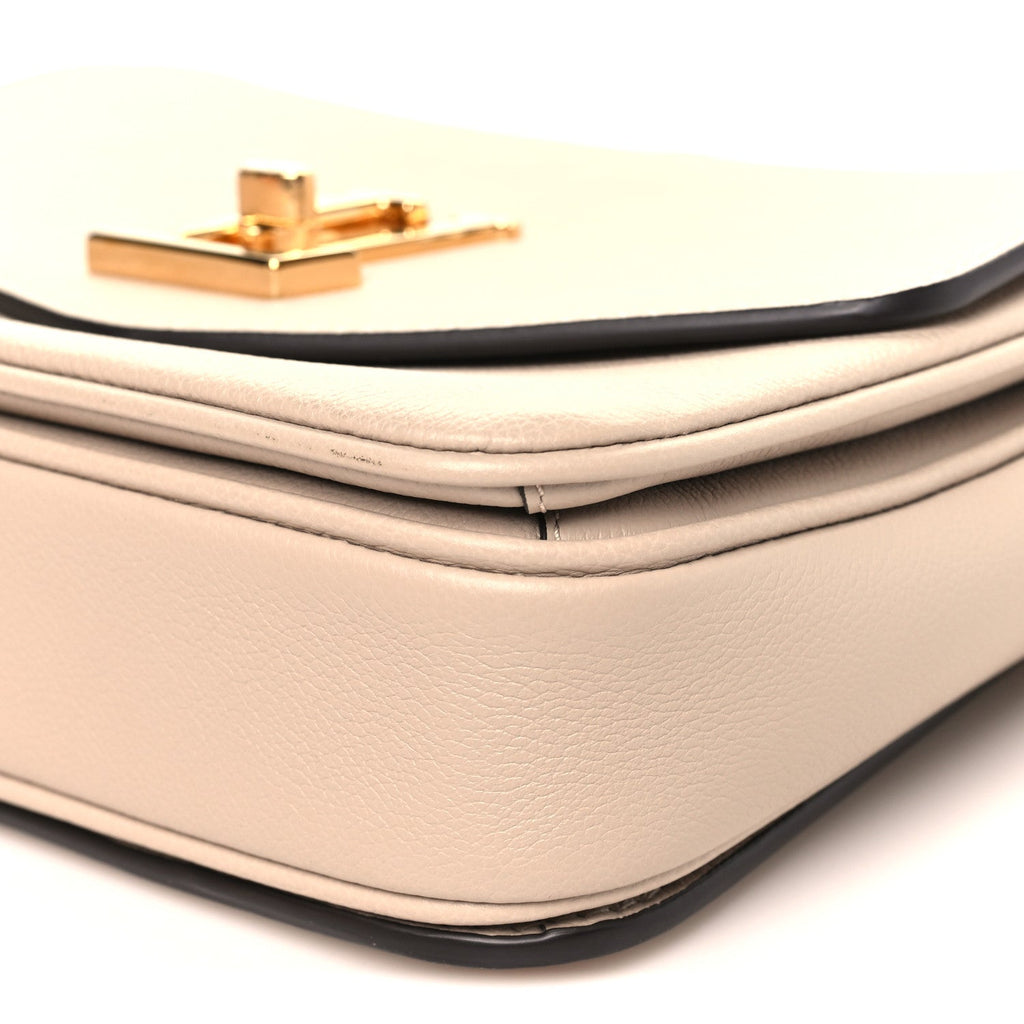 Grained Calfskin Lockme Oxford Greige