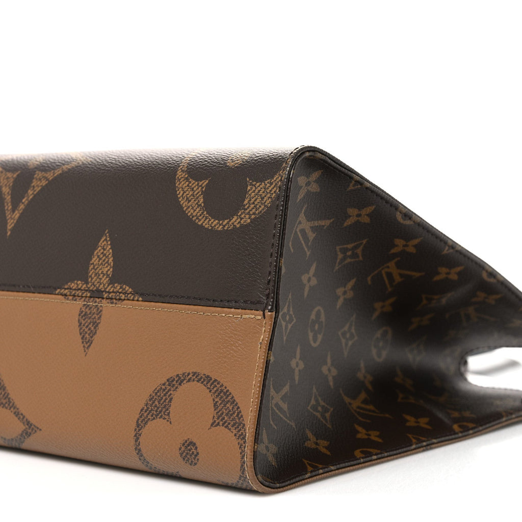 Reverse Monogram Giant Onthego MM