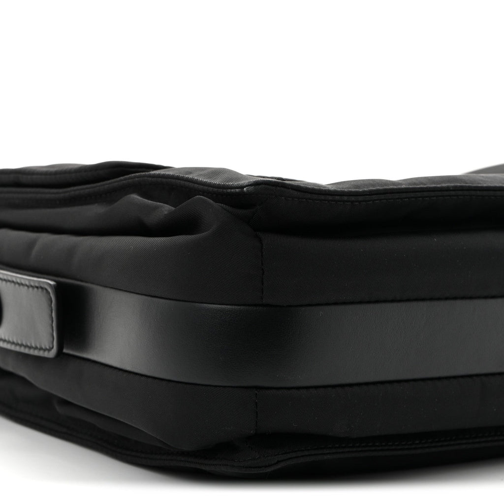 Re-Nylon Padded Medium Traveller Black