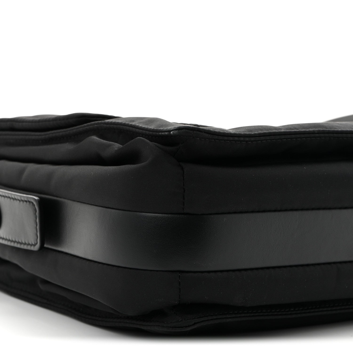 Re-Nylon Padded Medium Traveller Black