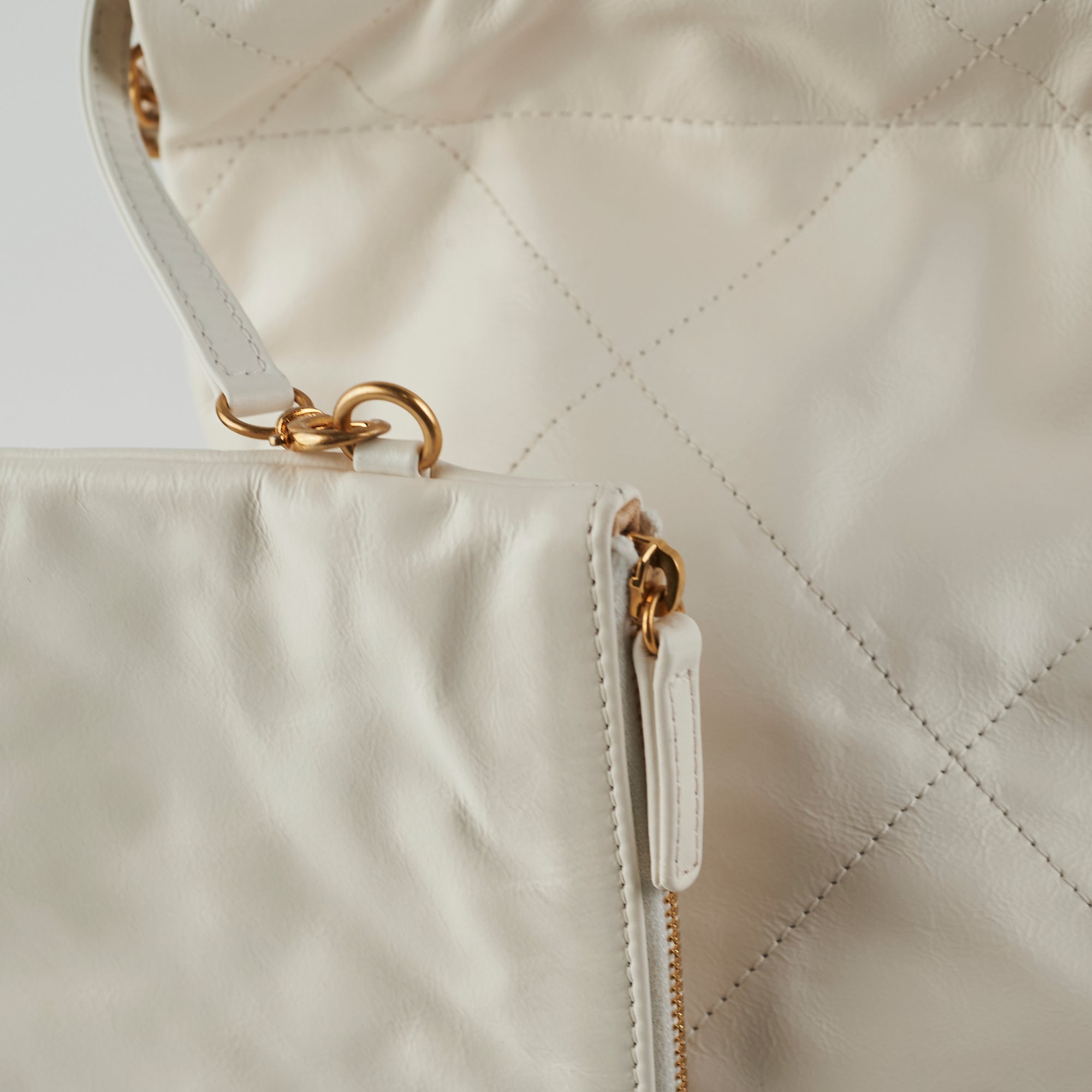 Chanel 22 Medium White