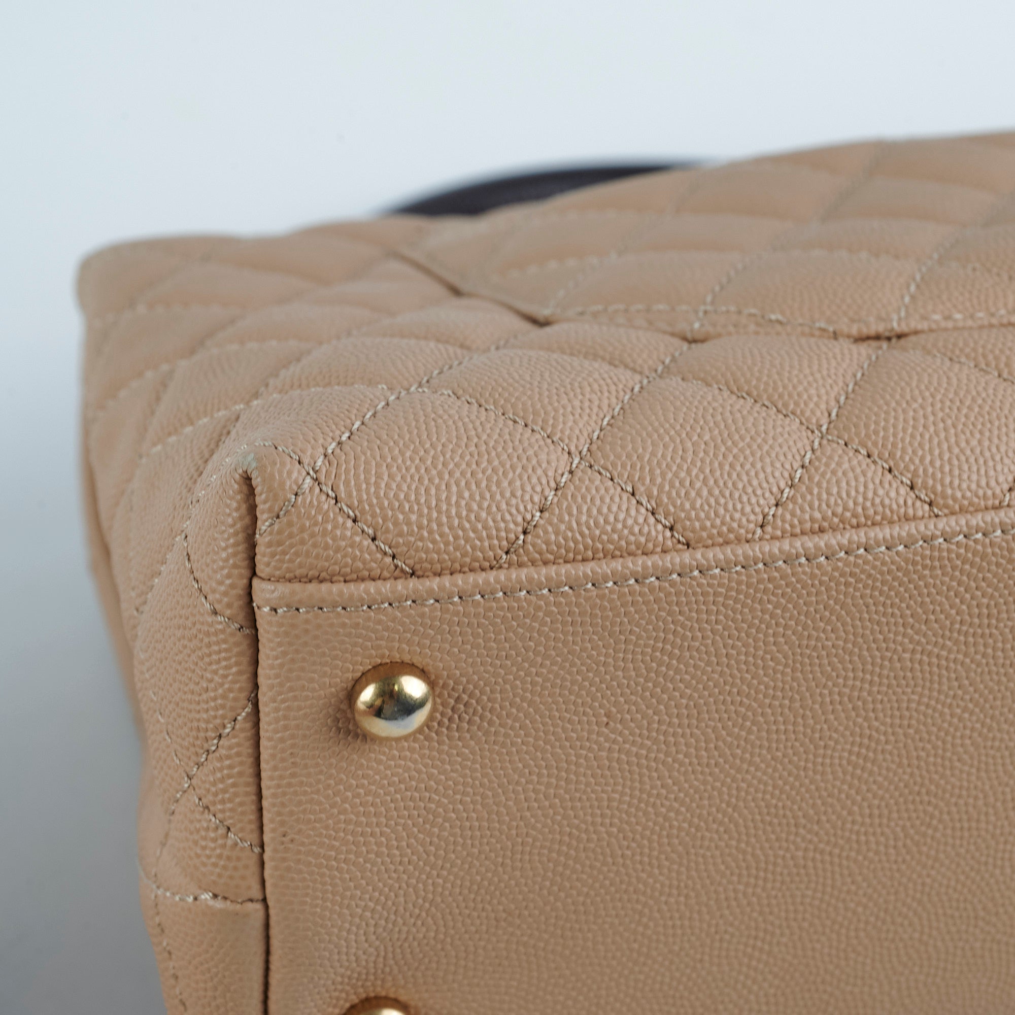 Chanel Medium Caviar Coco Handle Beige (Lizard embossed top handle)