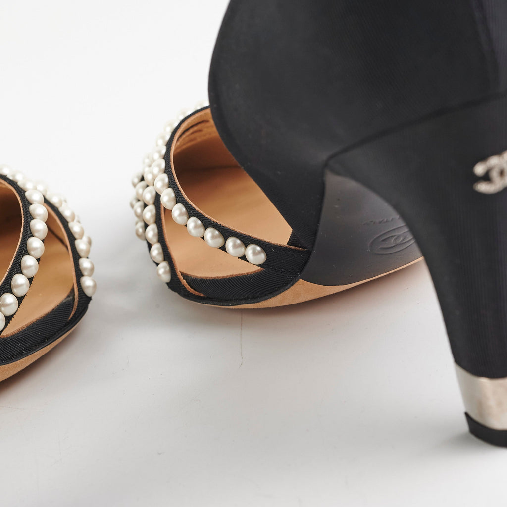 Chanel Pearl Heels Size 36 Black