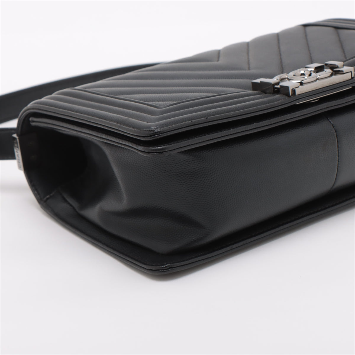 Chanel Old Medium Boy Chevron Caviar Black - 25 series