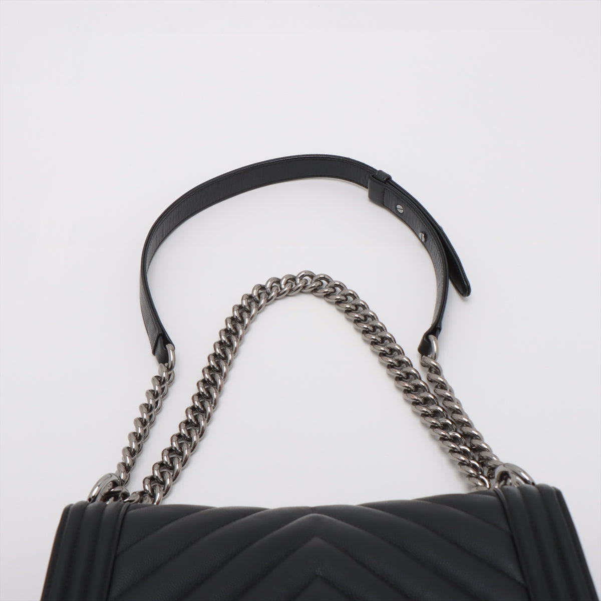 Chanel Old Medium Boy Chevron Caviar Black - 25 series