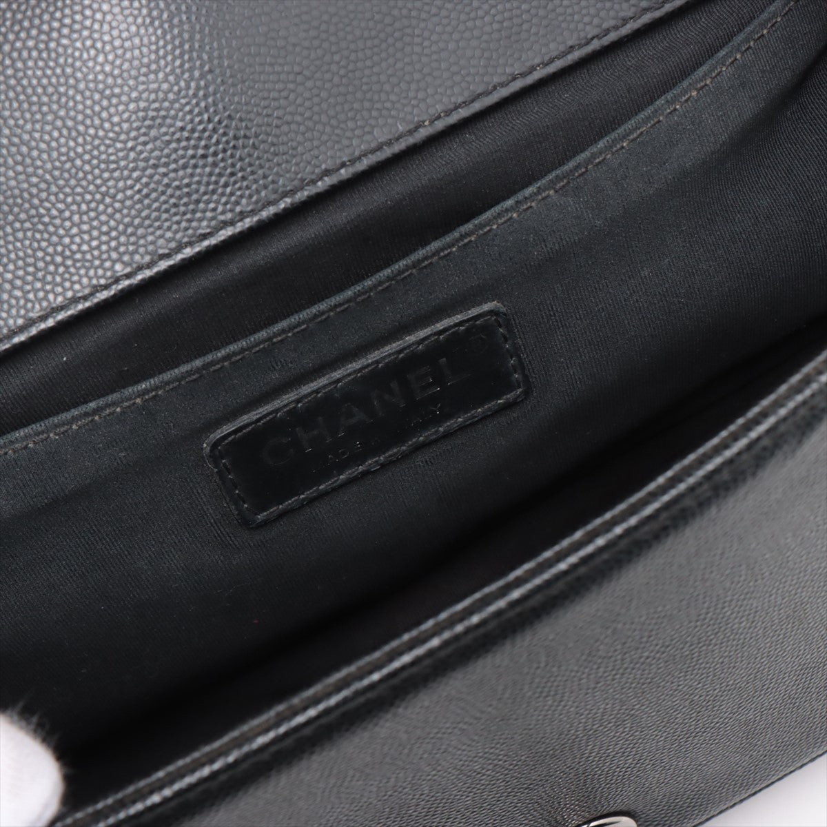Chanel Old Medium Boy Chevron Caviar Black - 25 series