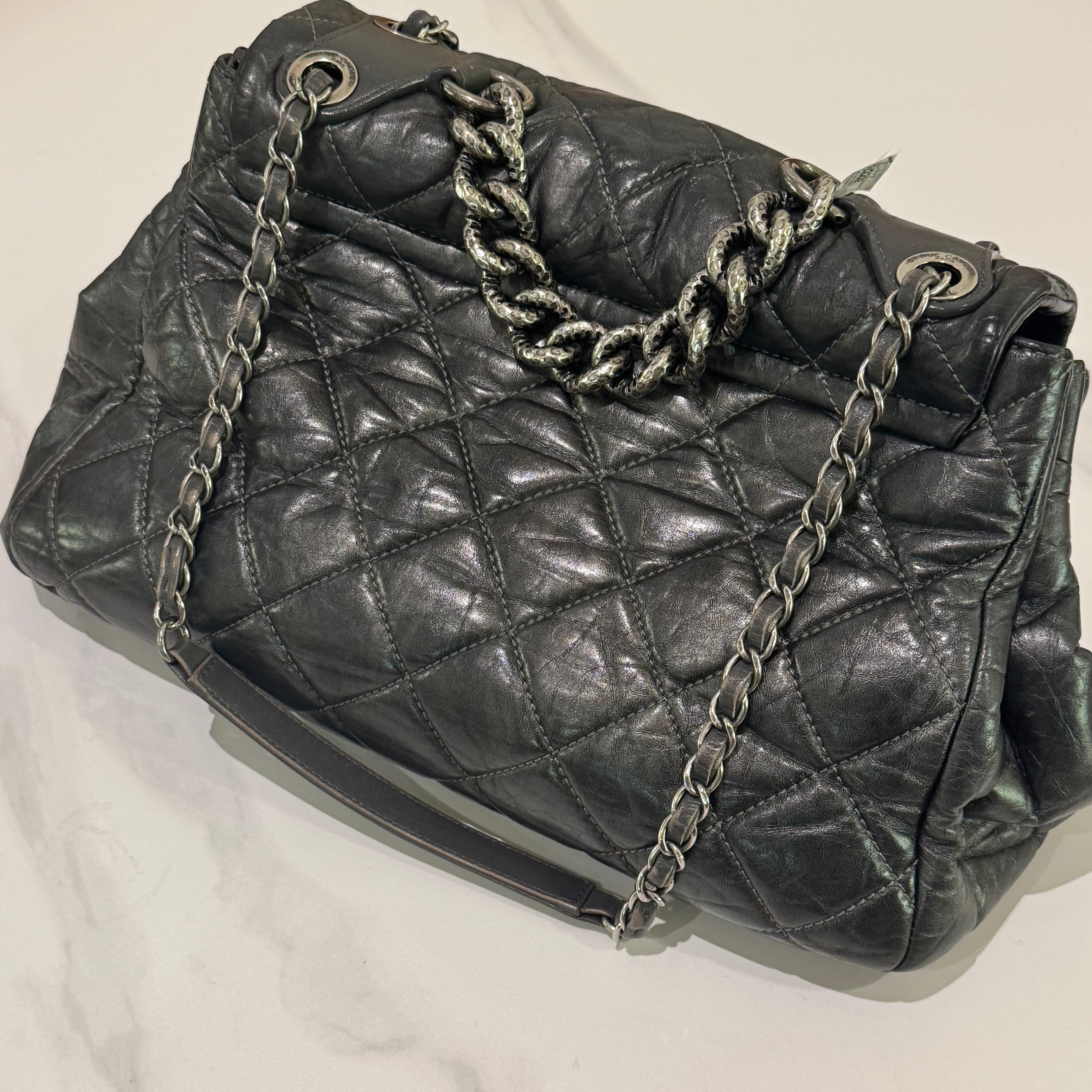 CHANEL LARGE LAVA CHAIN SHOULDER BAG IN SILVER GREY