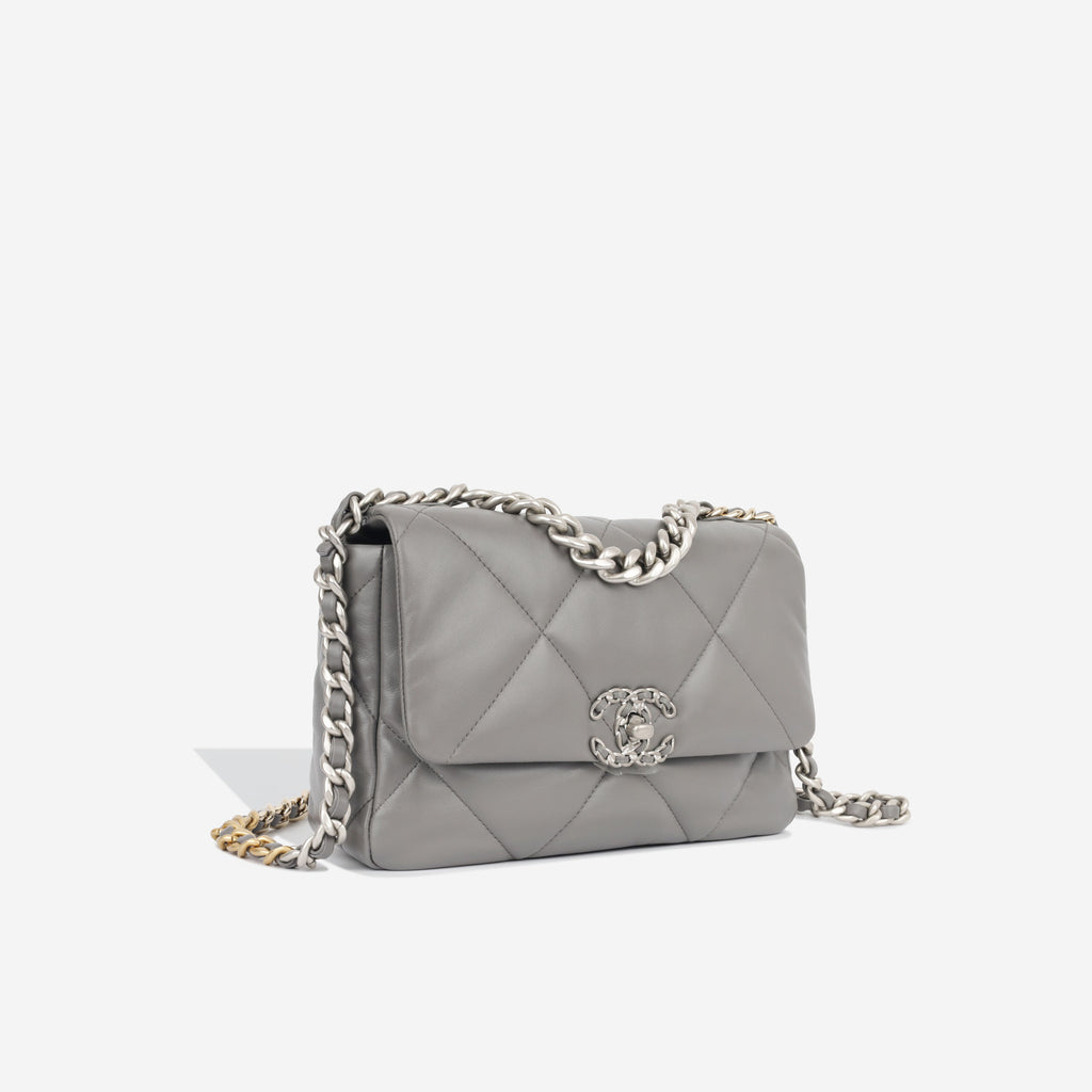 Chanel Chanel 19 - Small