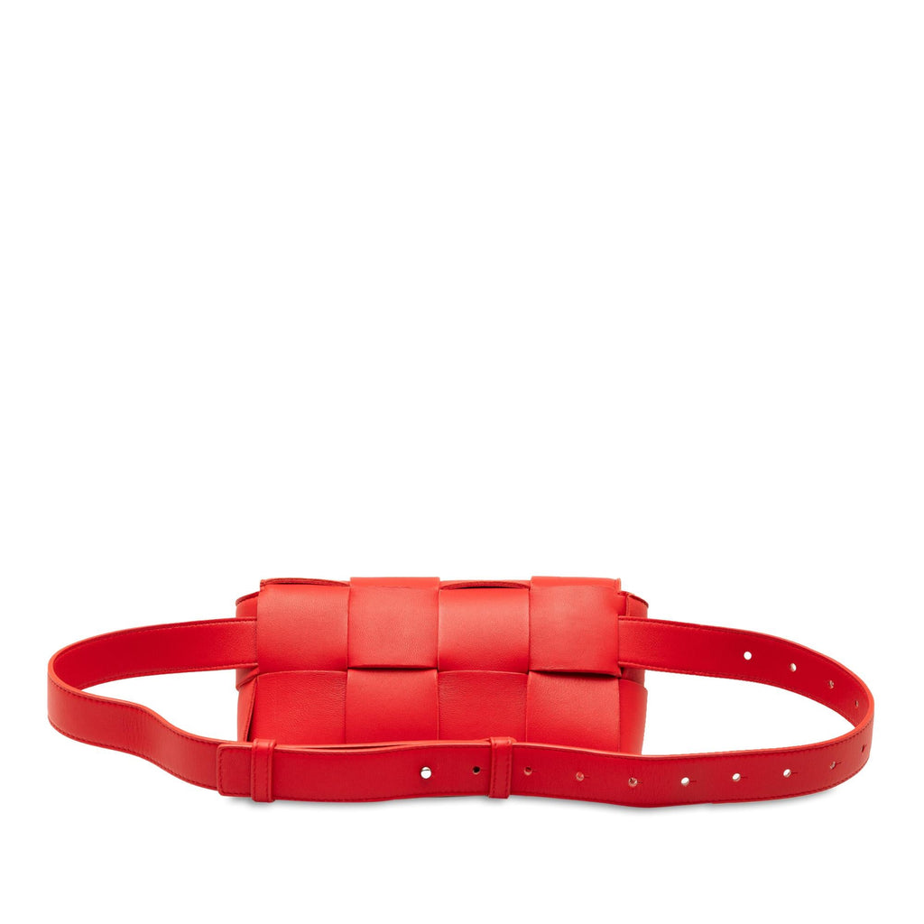 Bottega Veneta Calfskin Intrecciato Cassette Belt Bag (SHG-GmtFpe)