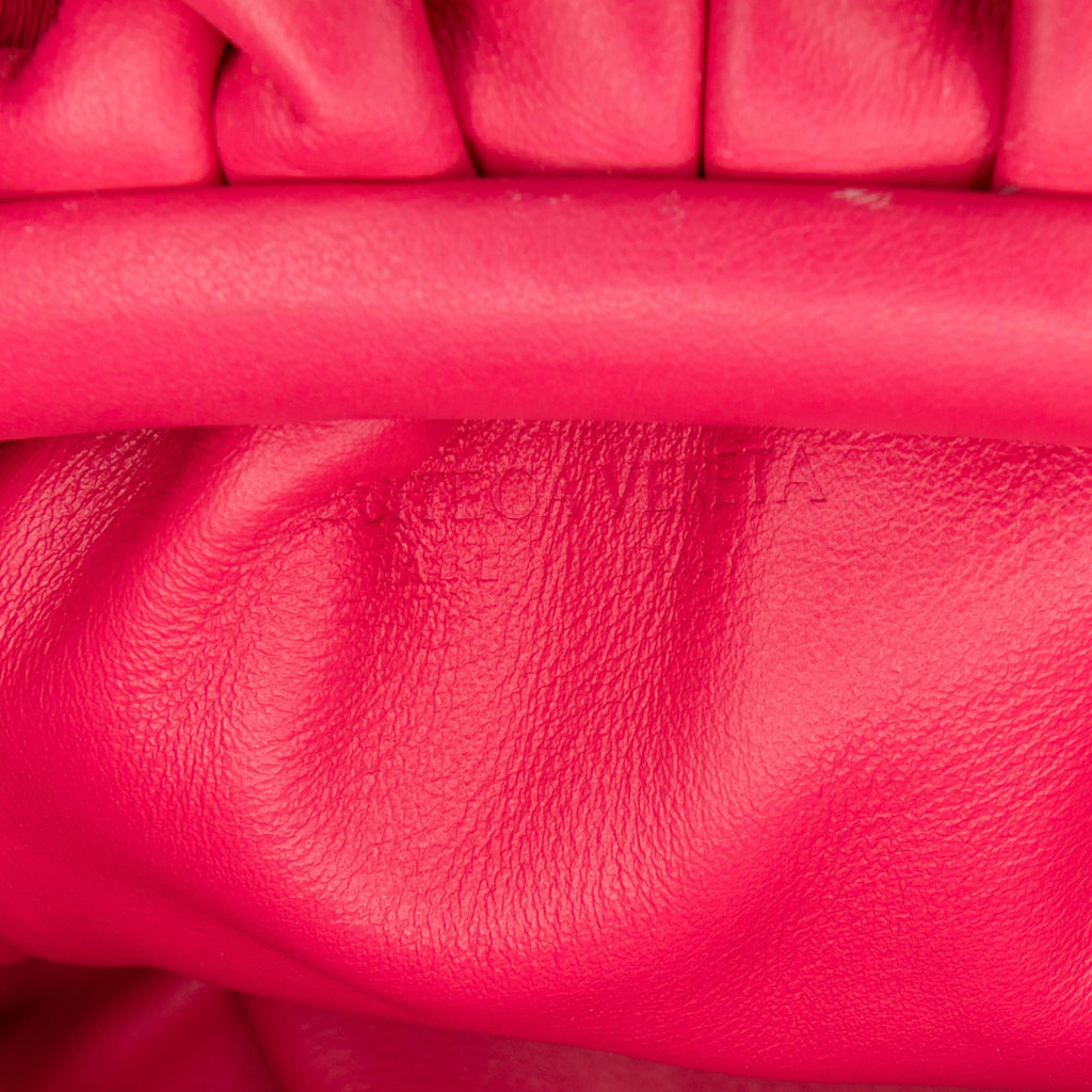 Bottega Veneta Lambskin The Mini Pouch (SHG-DPdZkW)