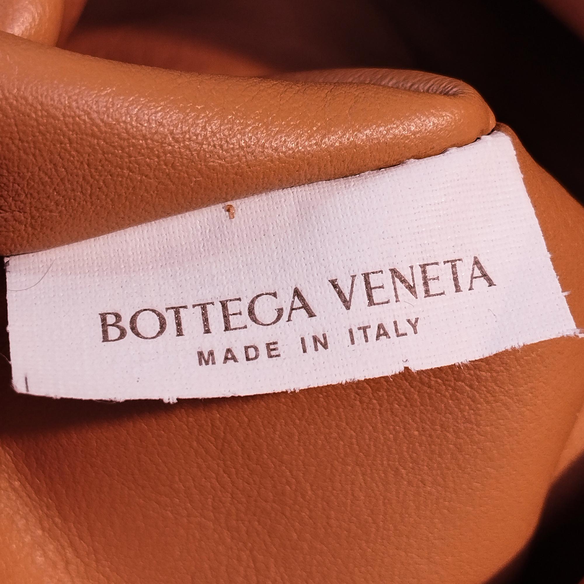 Bottega Veneta Lambskin The Pouch (SHG-hhuo2R)