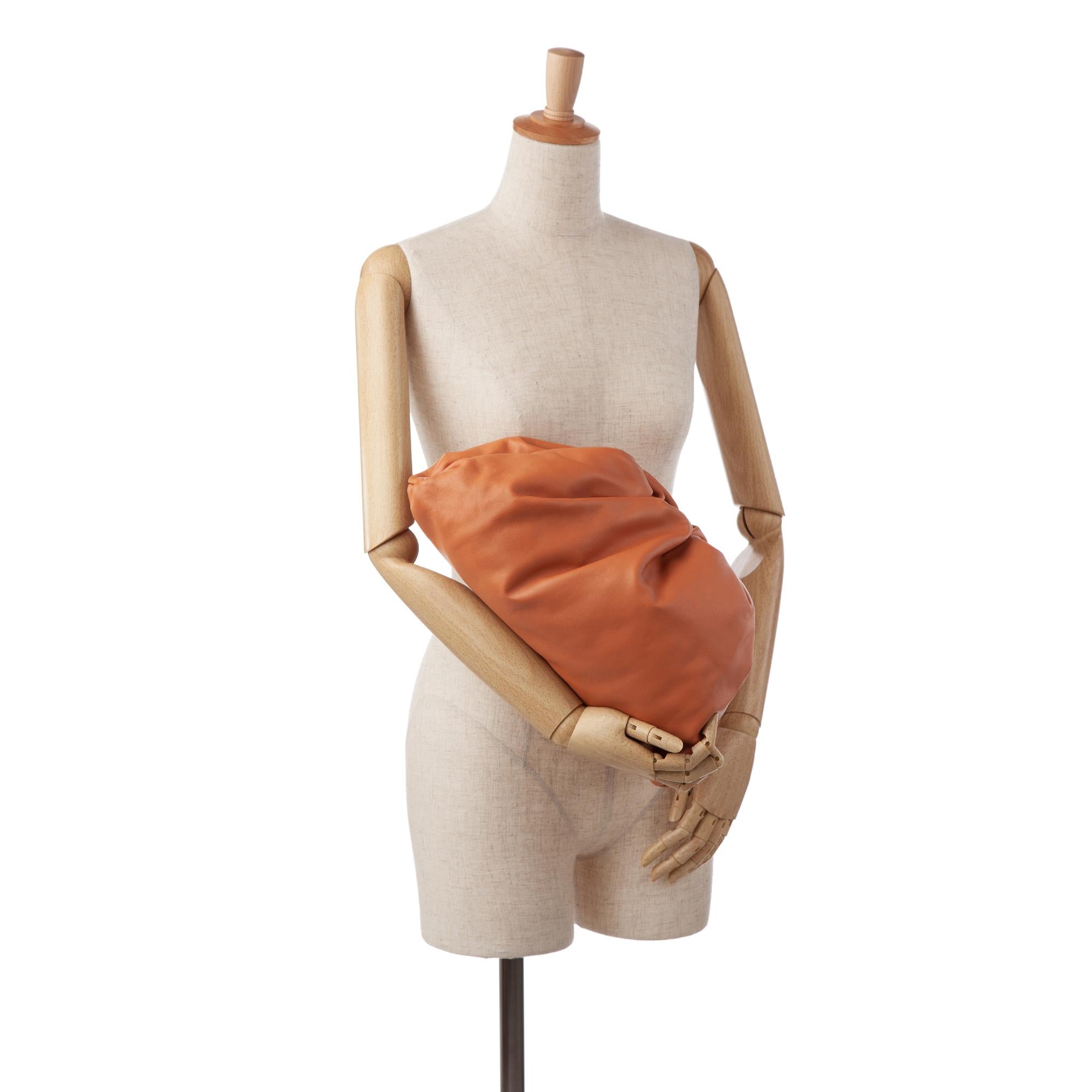 Bottega Veneta Lambskin The Pouch (SHG-hhuo2R)