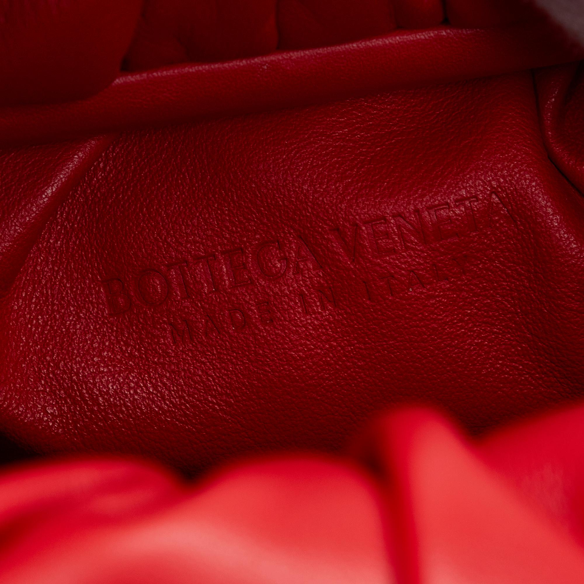 Bottega Veneta Lambskin The Shoulder Pouch (SHG-xU0578)