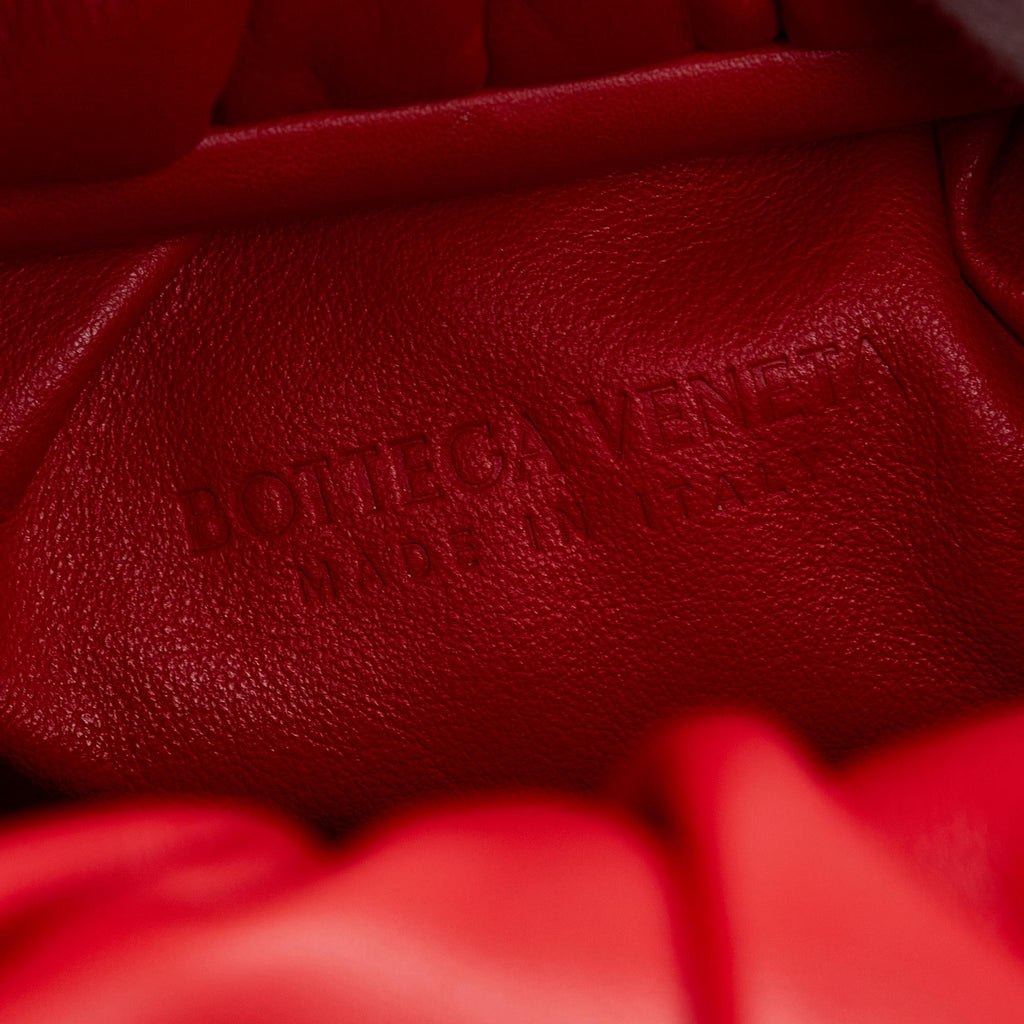 Bottega Veneta Lambskin The Shoulder Pouch (SHG-M6VsQ5)