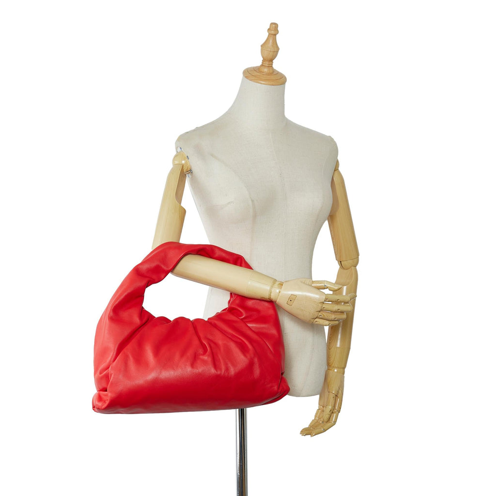 Bottega Veneta Lambskin The Shoulder Pouch (SHG-M6VsQ5)