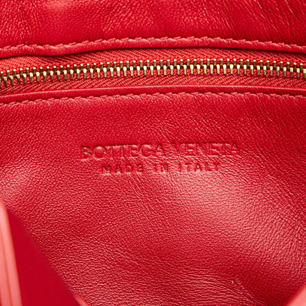 Bottega Veneta Patent Intrecciato Cassette Crossbody (SHG-LgpVBt)
