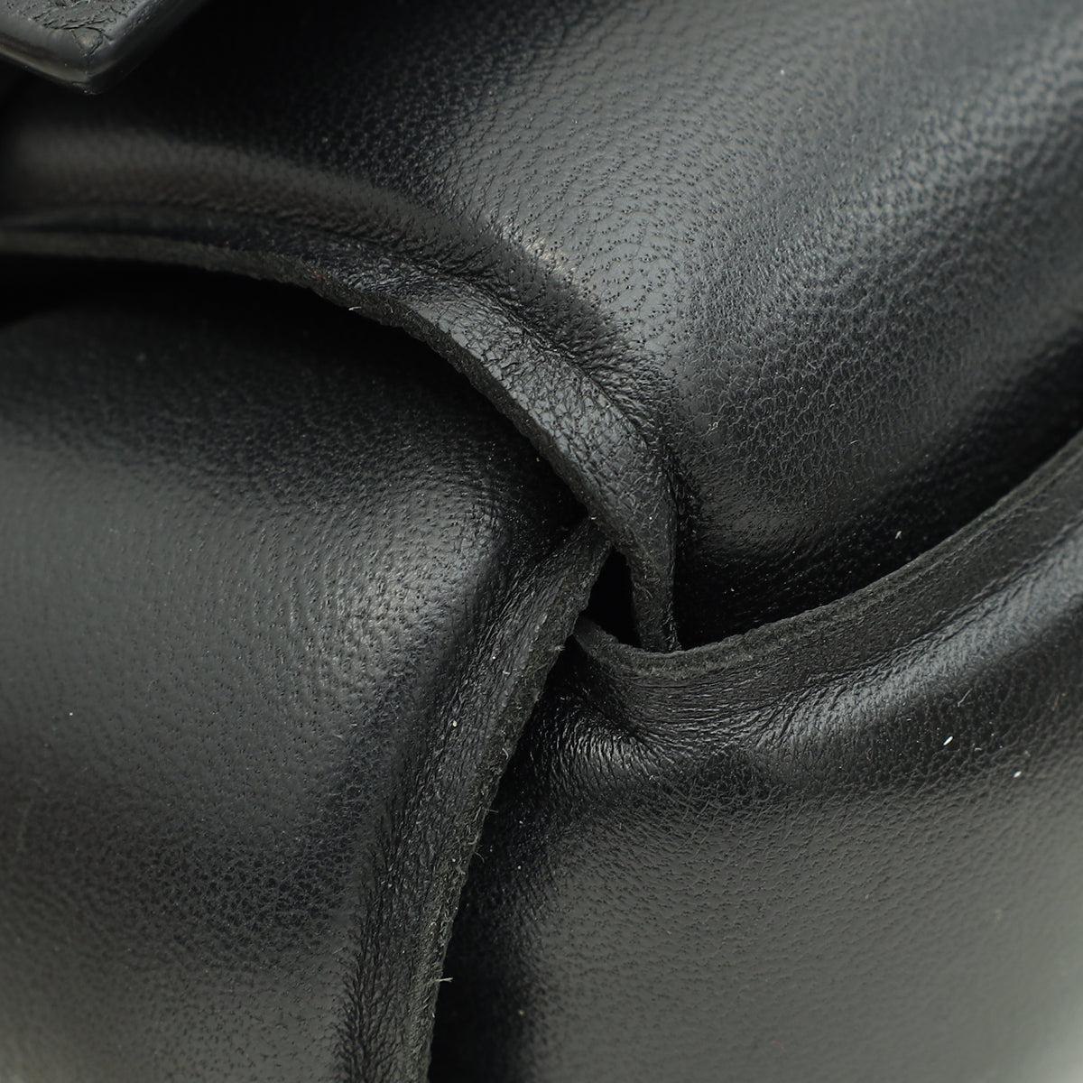 Bottega Veneta Black Maxi Intrecciato Padded Cassette Classic Bag
